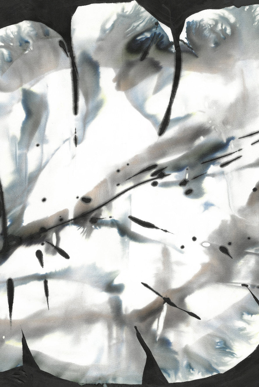 Verwöhnen Sie Ihre Sinne mit der luxuriösen Leichtigkeit italienischer Wolle und Seide. Weiche Wolle trifft auf feinste Seide – luxuriös leicht, wunderbar wärmend und angenehm zur Haut. Ideal für die kalte Jahreszeit.
Mit kunstvoller Bedruckung präsentiert dieser Schal ein perfekt harmonierendes Design – für vielseitige Stylingmöglichkeiten und einen Hauch italienischer Raffinesse bei jedem Look.