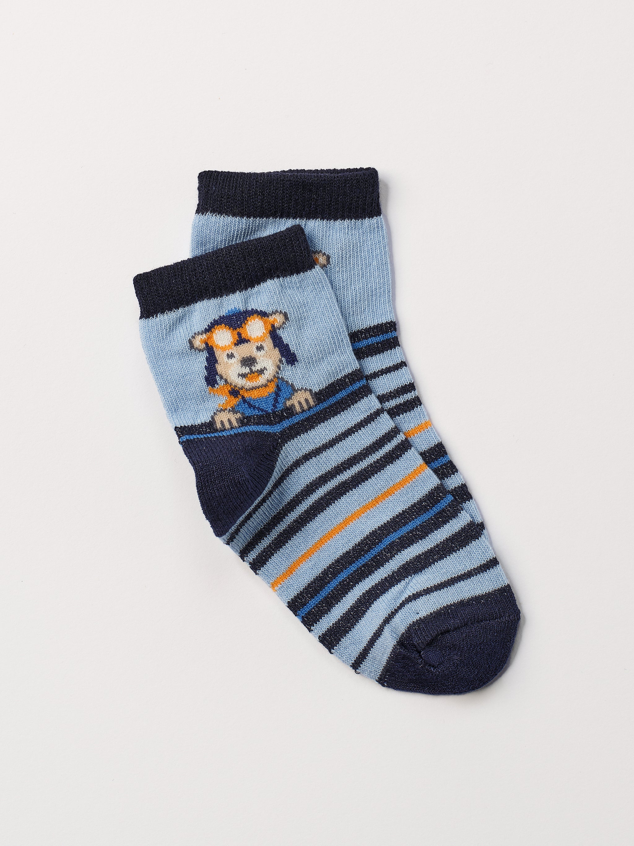 Die verspielten Baby-Söckchen von AMIO Firenze bieten maximalen Tragekomfort und brillieren mit ihrer Passform. Das eingewebte Bärchen-Motiv ist besonders niedlich. Ein Must-Have für jede Grundausstattung.
Höchste Qualität, bestes Preis-Leistungs-Verhältnis MADE IN ITALY.