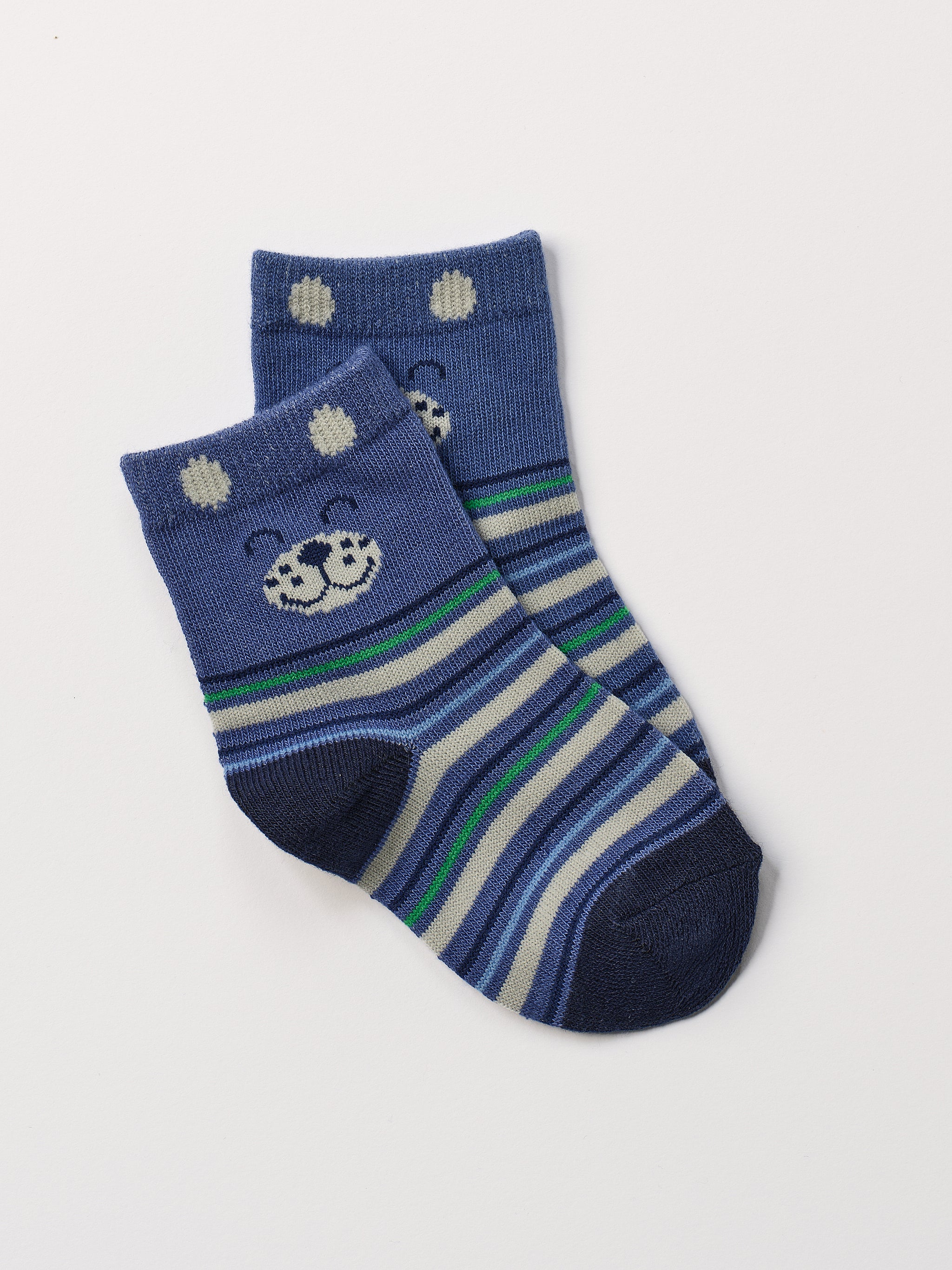 Die verspielten Baby-Söckchen von AMIO Firenze bieten maximalen Tragekomfort und brillieren mit ihrer Passform. Das eingewebte Hunde-Motiv ist besonders niedlich. Ein Must-Have für jede Grundausstattung.
Höchste Qualität, bestes Preis-Leistungs-Verhältnis MADE IN ITALY.