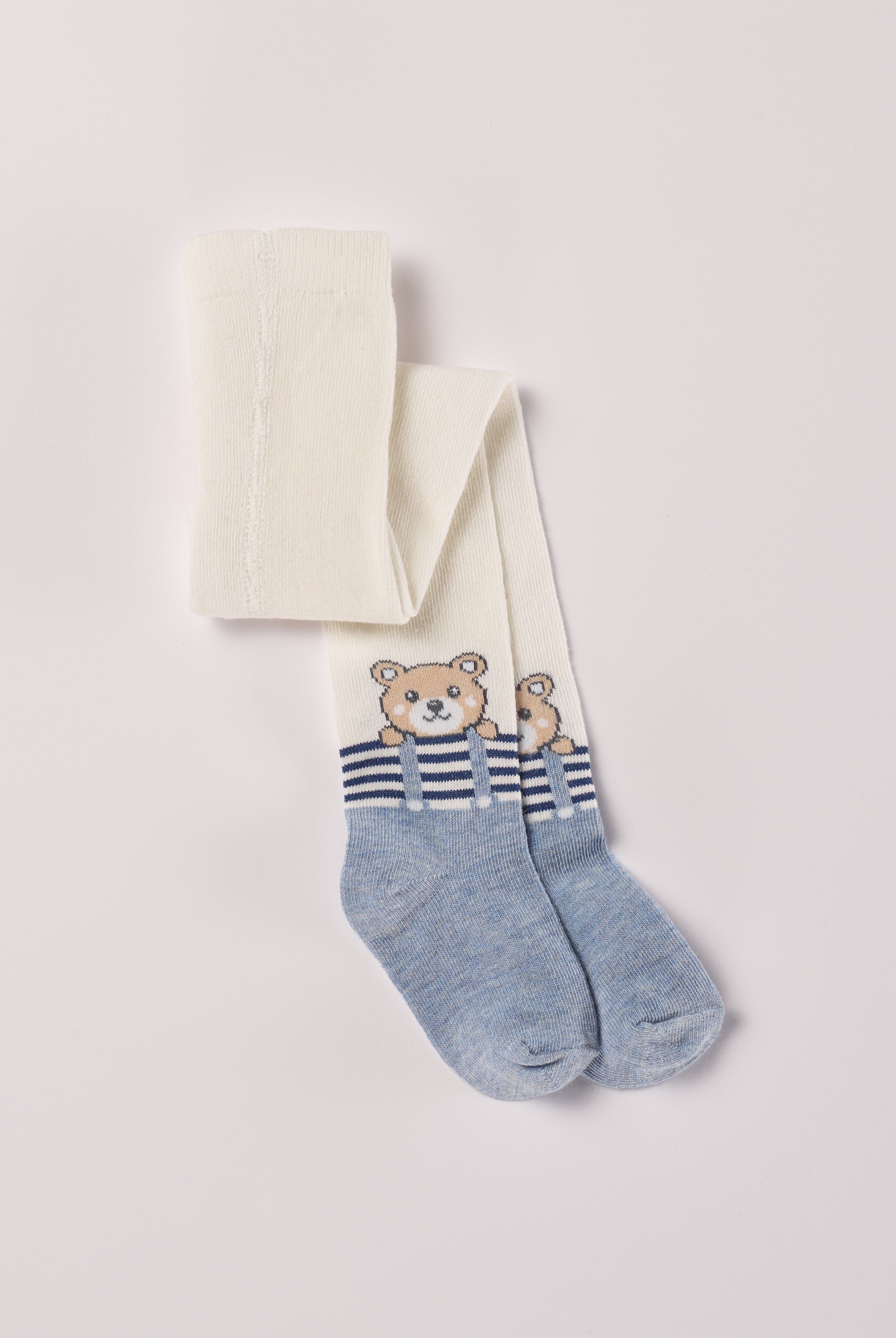 Ein zeitloser Klassiker und Grundausstattung für Ihren Baby Jungen: Die cremefarbende Strumpfhose von AMIO Firenze mit eingewebtem Bärchen Motiv. Diese Kinder-Strumpfhose ist vielseitig kombinierbar und verleiht jedem Outfit eine elegante Note.
Höchste Qualität, bestes Preis-Leistungs-Verhältnis MADE IN ITALY.