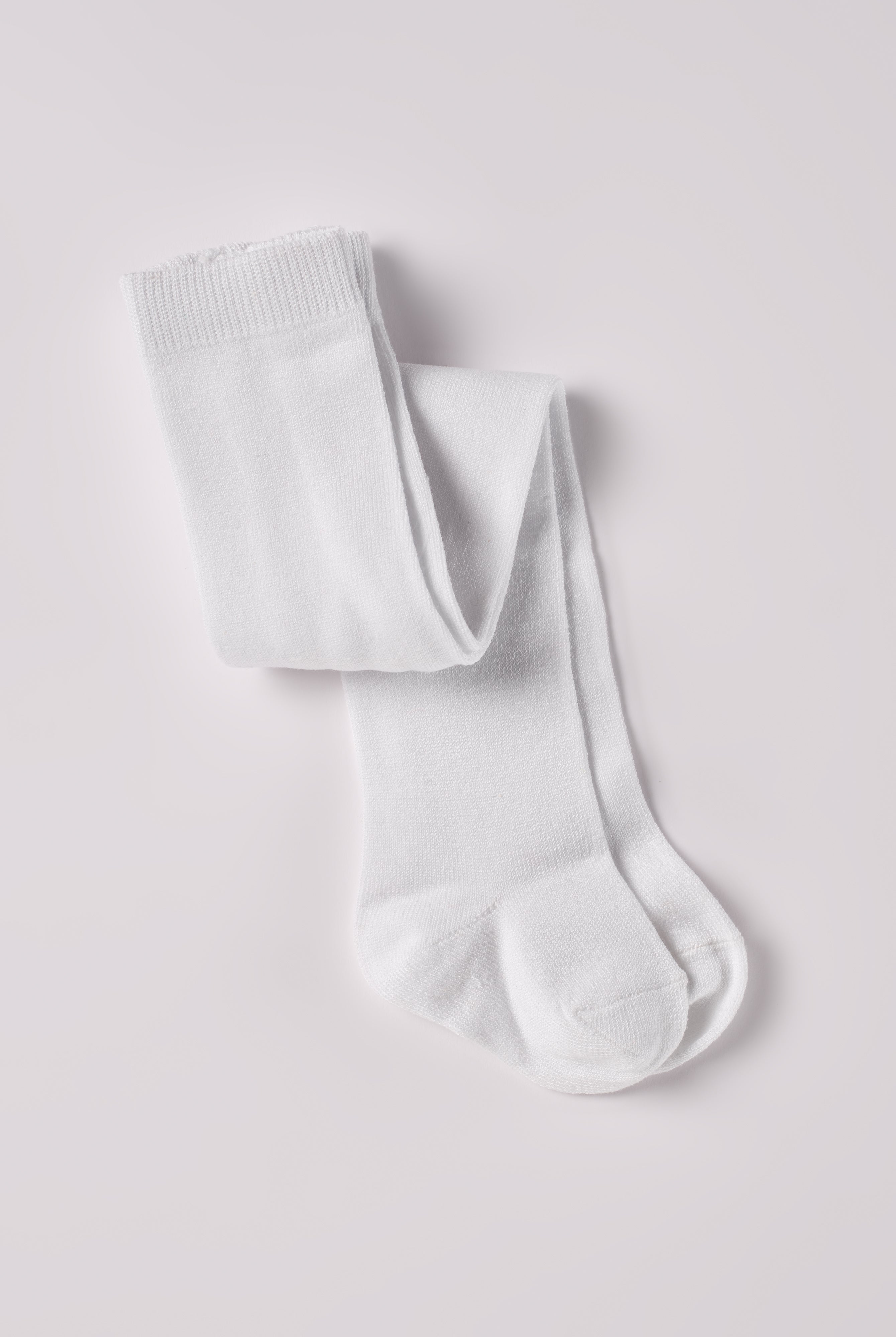 Ein zeitloser Klassiker und Grundausstattung für Ihr Kind: Die weiße Strumpfhose von AMIO Firenze. Diese Kinder-Strumpfhose ist vielseitig kombinierbar und verleiht jedem Outfit eine elegante Note. Die Strumpfhosen zeichnen sich durch einen besonders hohen Tragekomfort aus. Sie verrutschen nicht und halten ihre Form.
Höchste Qualität, bestes Preis-Leistungs-Verhältnis MADE IN ITALY.