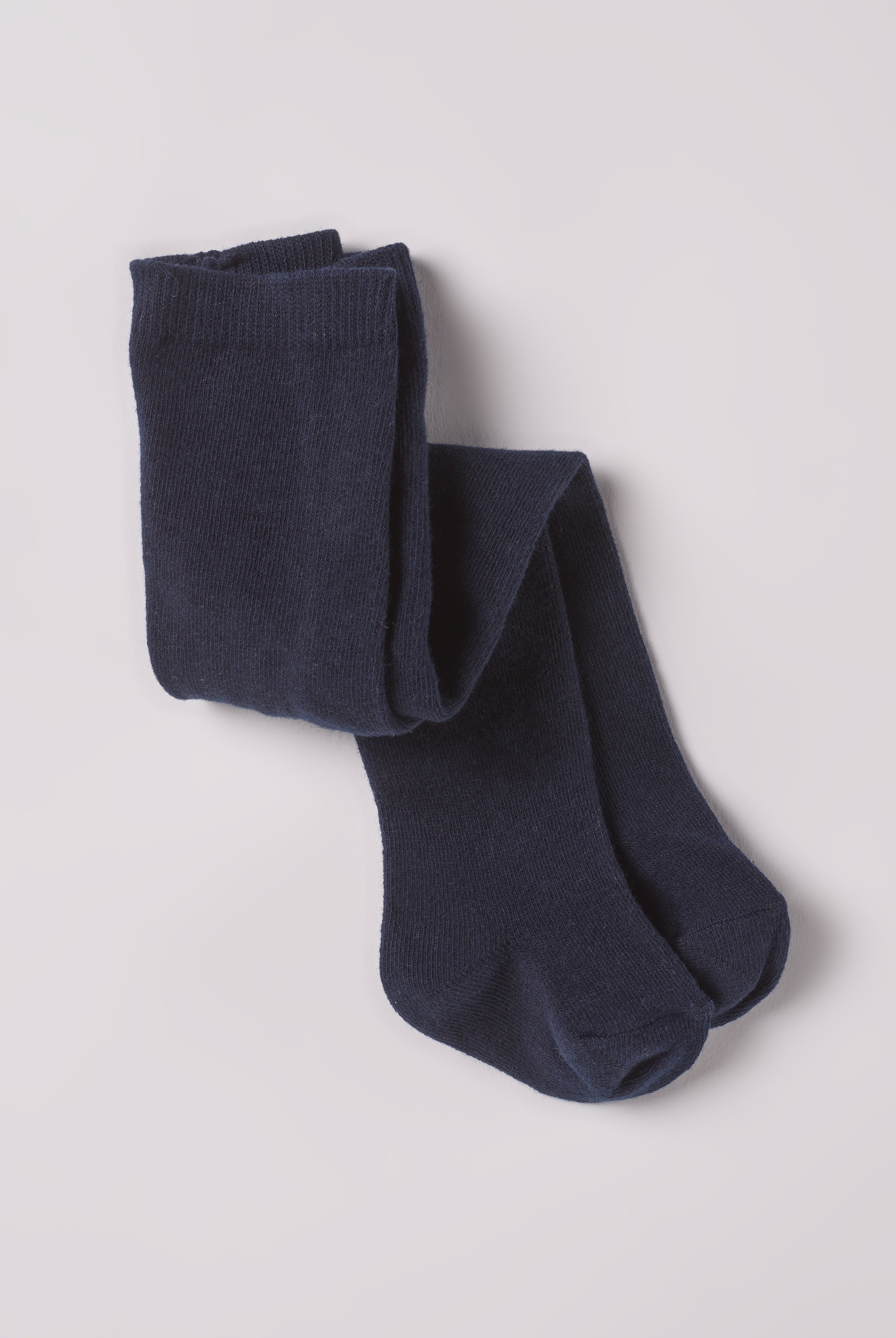 Ein zeitloser Klassiker und Grundausstattung für Ihr Kind: Die blaue Strumpfhose von AMIO Firenze. Diese Kinder-Strumpfhose ist vielseitig kombinierbar und verleiht jedem Outfit eine elegante Note. Die Strumpfhosen zeichnen sich durch einen besonders hohen Tragekomfort aus. Sie verrutschen nicht und halten ihre Form.
Höchste Qualität, bestes Preis-Leistungs-Verhältnis MADE IN ITALY.