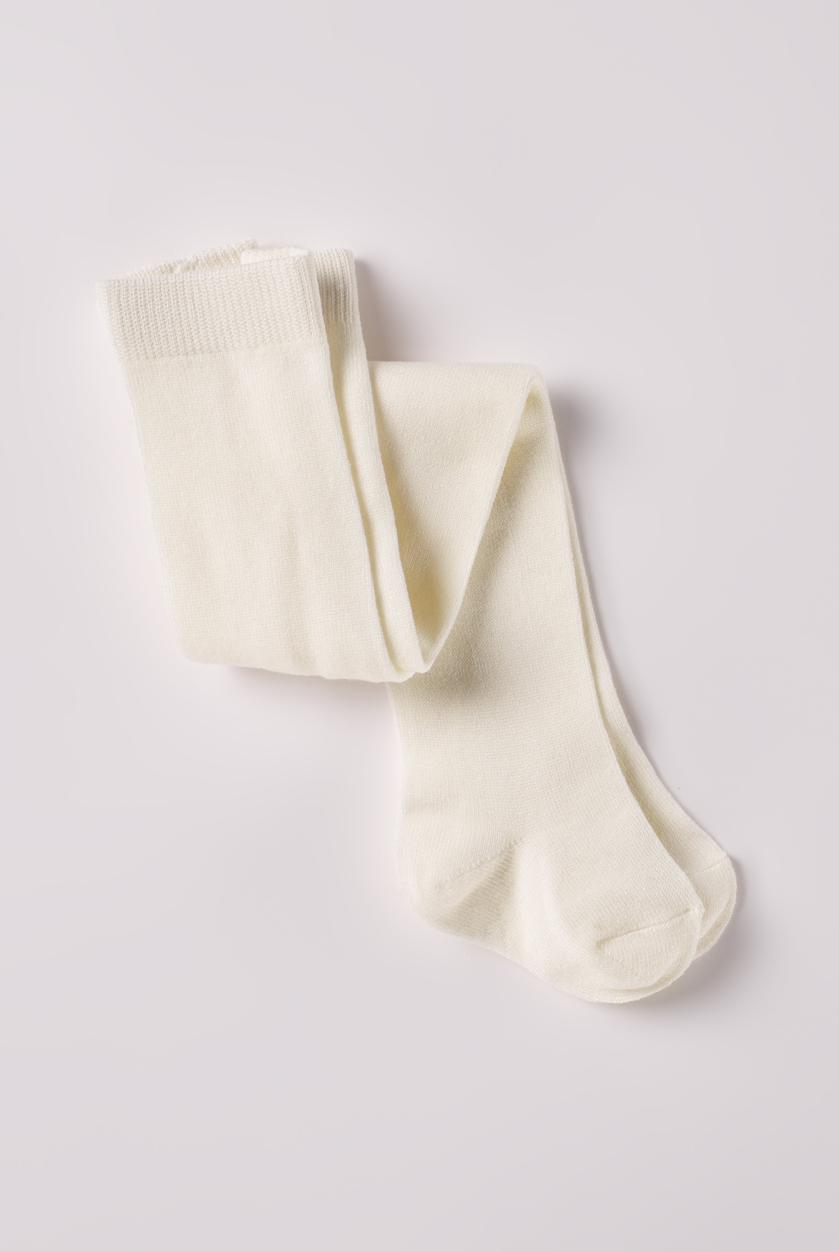 Ein zeitloser Klassiker und Grundausstattung für Ihr Kind: Die cremefarbige Strumpfhose von AMIO Firenze. Diese Kinder-Strumpfhose ist vielseitig kombinierbar und verleiht jedem Outfit eine elegante Note. Die Strumpfhosen zeichnen sich durch einen besonders hohen Tragekomfort aus. Sie verrutschen nicht und halten ihre Form.
Höchste Qualität, bestes Preis-Leistungs-Verhältnis MADE IN ITALY.