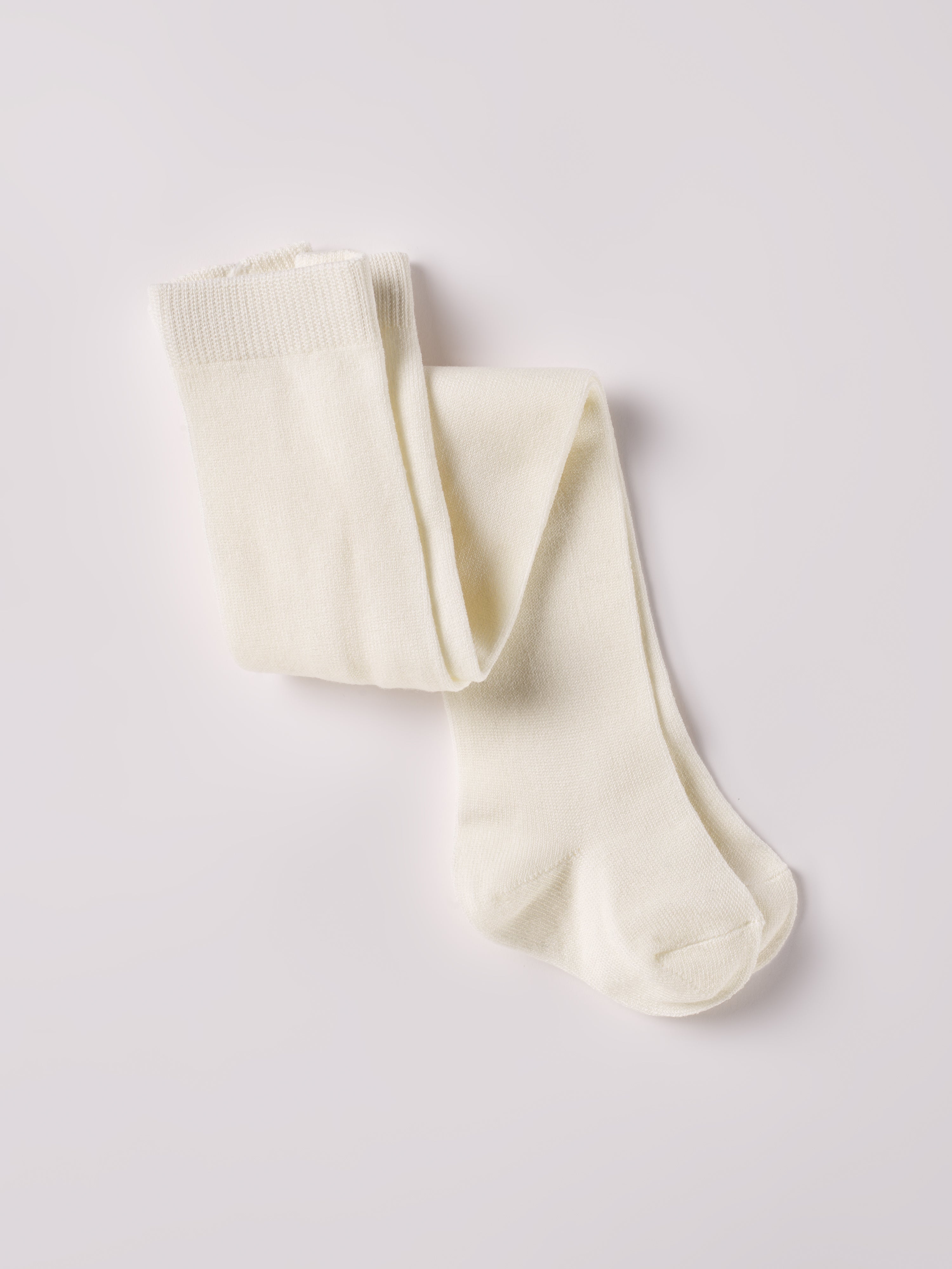 Ein zeitloser Klassiker und Grundausstattung für Ihr Kind: Die cremefarbige Strumpfhose von AMIO Firenze. Diese Kinder-Strumpfhose ist vielseitig kombinierbar und verleiht jedem Outfit eine elegante Note. Die Strumpfhosen zeichnen sich durch einen besonders hohen Tragekomfort aus. Sie verrutschen nicht und halten ihre Form.
Höchste Qualität, bestes Preis-Leistungs-Verhältnis MADE IN ITALY.