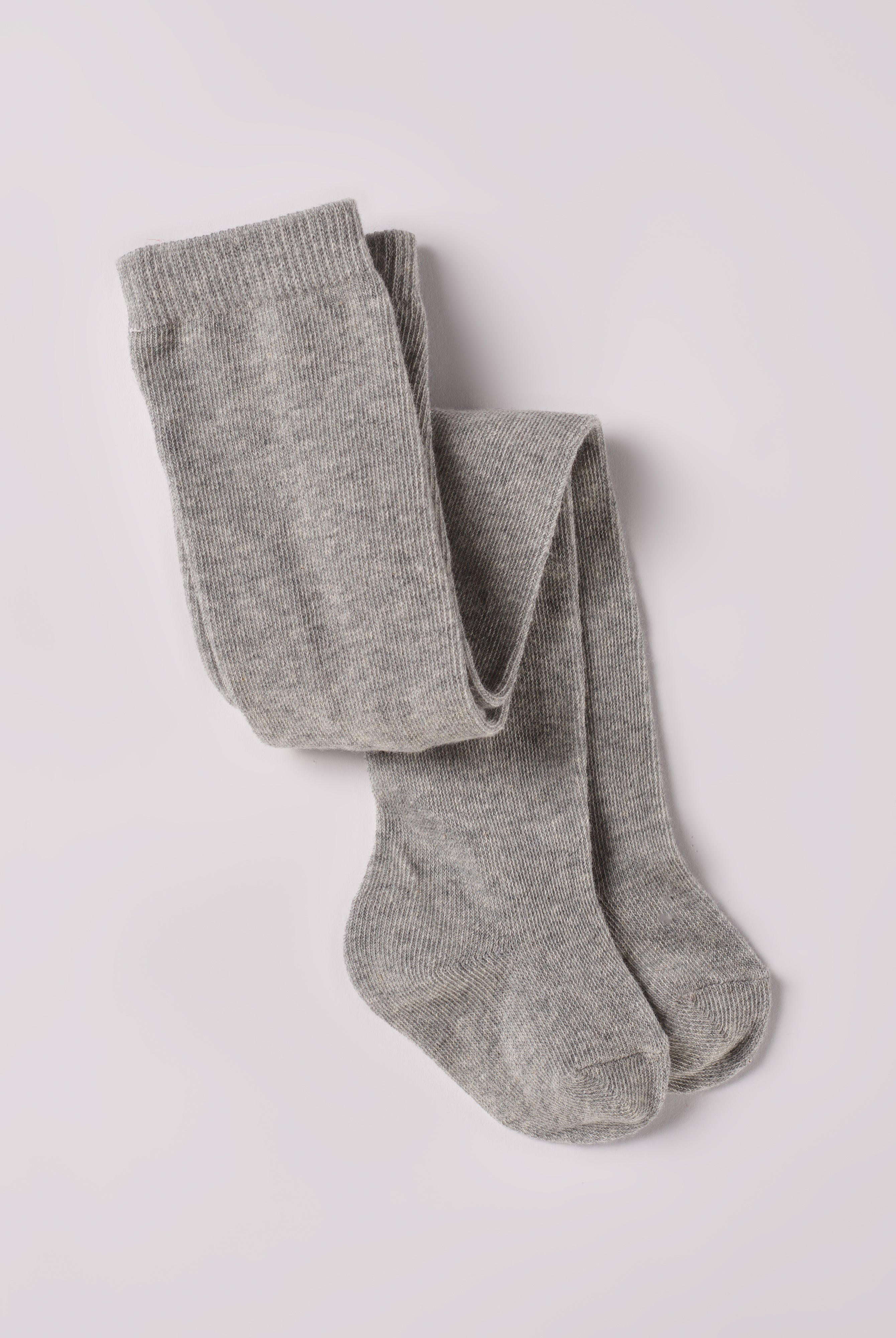 Ein zeitloser Klassiker und Grundausstattung für Ihr Kind: Die graue Strumpfhose von AMIO Firenze. Diese Kinder-Strumpfhose ist vielseitig kombinierbar und verleiht jedem Outfit eine elegante Note. Die Strumpfhosen zeichnen sich durch einen besonders hohen Tragekomfort aus. Sie verrutschen nicht und halten ihre Form.
Höchste Qualität, bestes Preis-Leistungs-Verhältnis MADE IN ITALY.