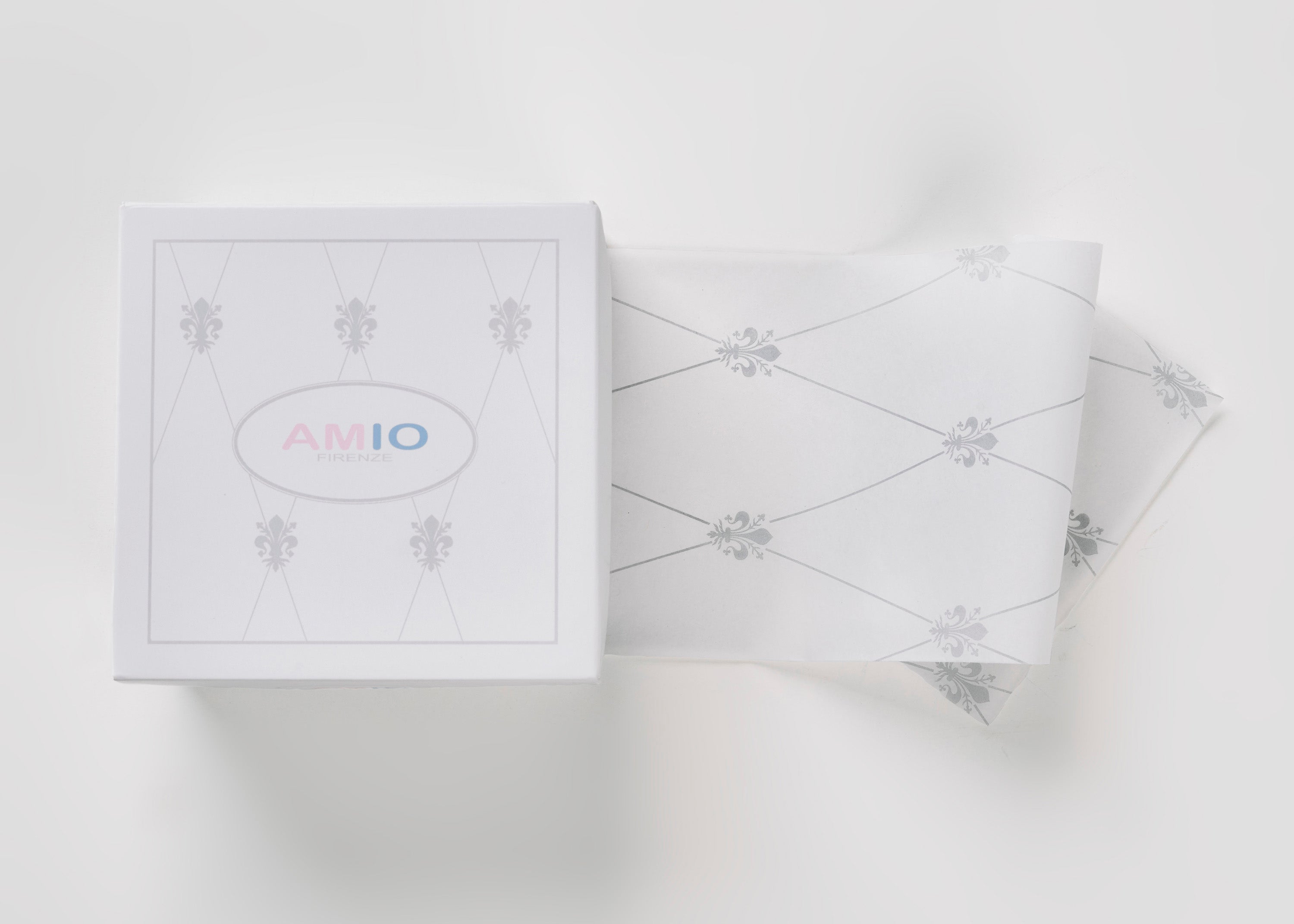 Die himmelblauen Samt Baby Booties mit Örchen-Dekoration eignen sich perfekt als Geschenk für Babypartys oder als süße Schwangerschaftsankündigung für Freunde und Verwandte. Die Booties sind kuschelig weich und ein absolutes Must-Have für die kalte Jahreszeit. Unsere Samt-Booties werden in einer ansprechenden Geschenkbox präsentiert.
Höchste Qualität, bestes Preis-Leistungs-Verhältnis MADE IN ITALY.