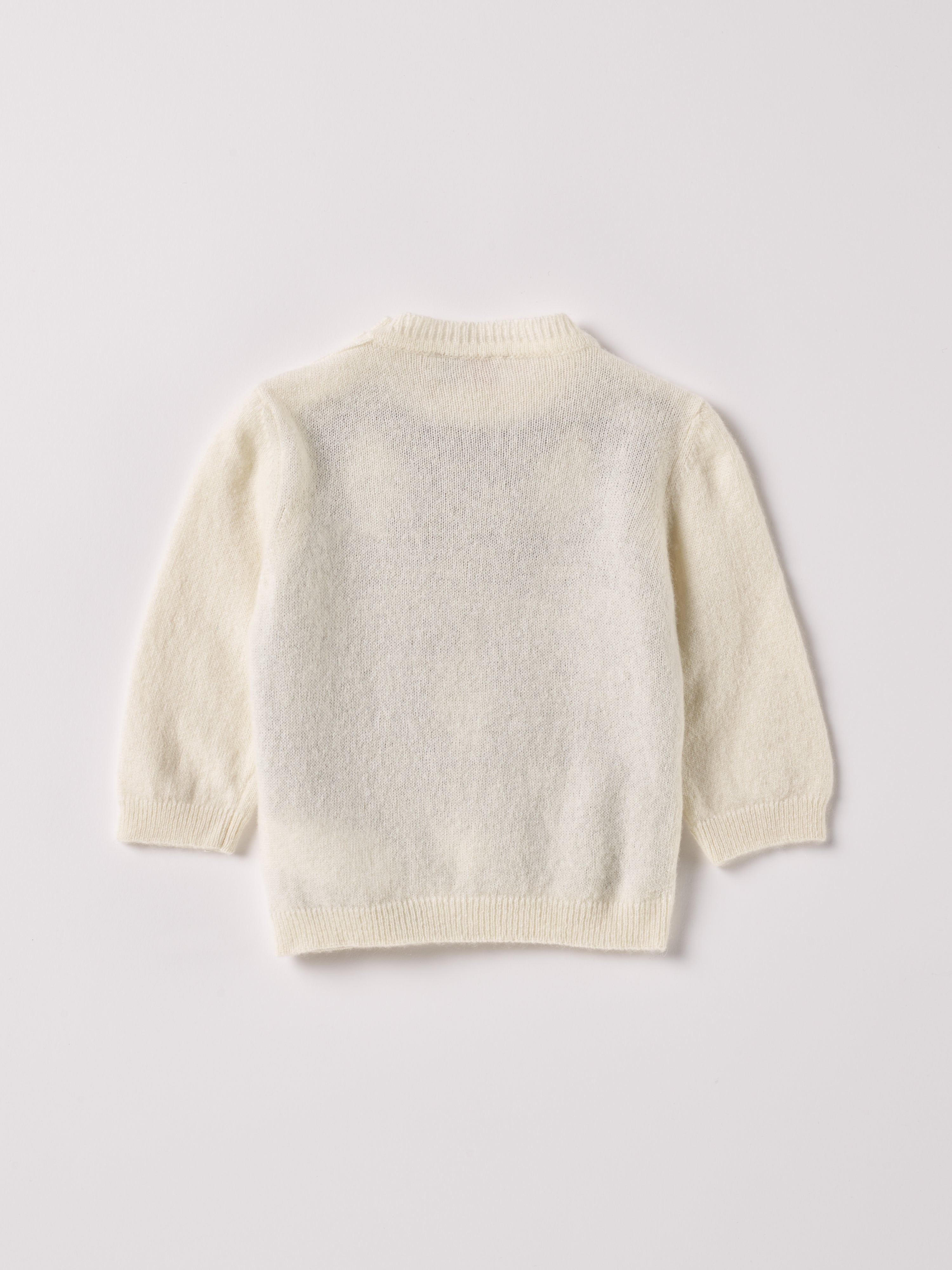 Der weiche und wärmespendende Strickpullover von AMIO Firenze ist der perfekte Begleiter für die kalte Jahreszeit. Vielseitig kombinierbar und aufgrund der Materialzusammensetzung strapazierfähig für den Alltag. Maximaler Tragekomfort, gepaart mit einer herausragenden Passform. Das Argyle-Muster ist ein modischer Klassiker und gehört zur Grundausstattung. Die echten Perlmuttknöpfe verleihen dem Pullover einen besonders luxuriösen Touch.
Höchste Qualität, bestes Preis-Leistungs-Verhältnis MADE IN ITALY.