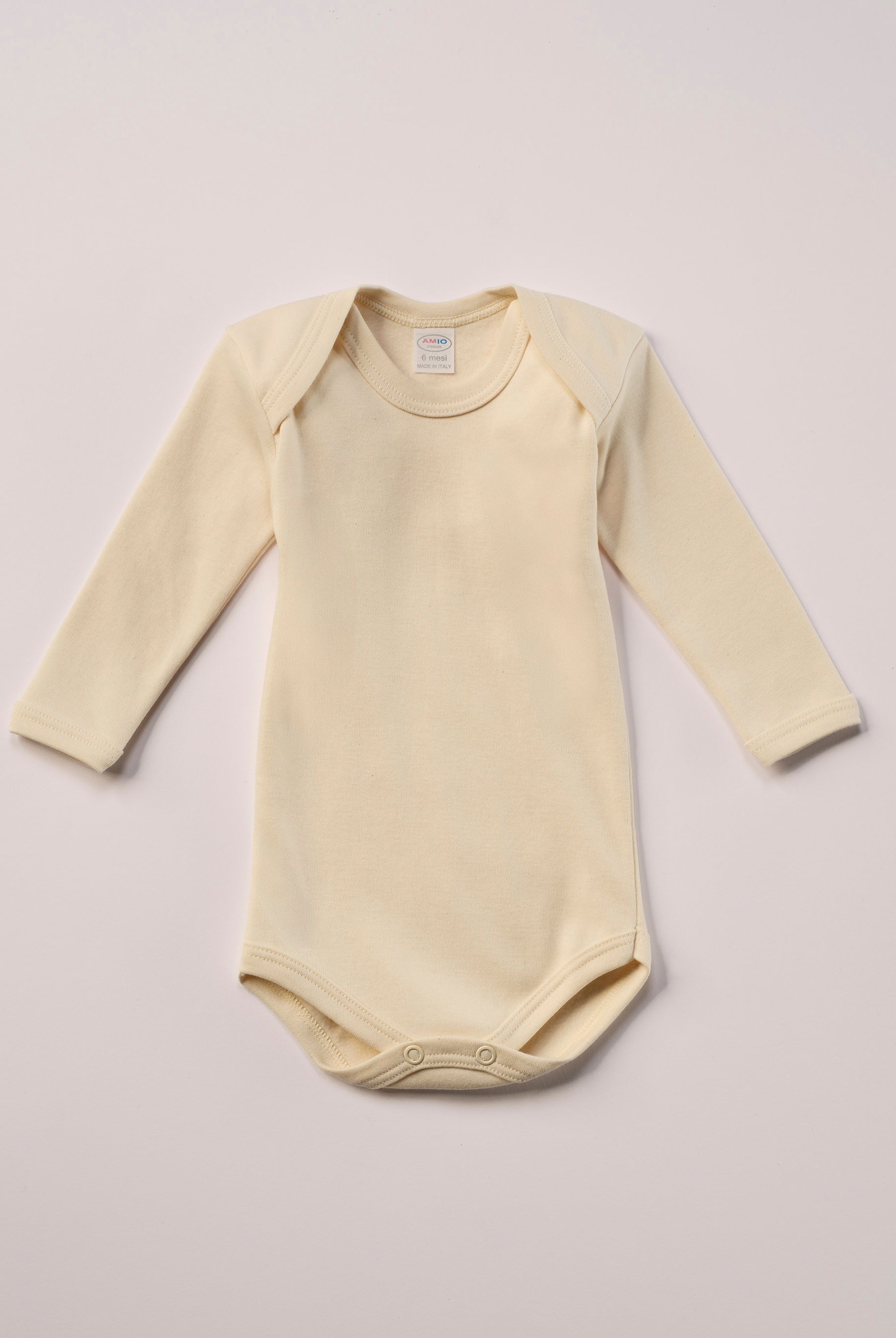 Für die empfindlichste Haut der Welt. Die Organic+ Bodys sind aus 100% ungefärbter, ungebleichter, organischer Baumwolle gefertigt — innen mit weichem Flanell, welches Feuchtigkeit aufnimmt und streichelzart auf Babyhaut liegt.