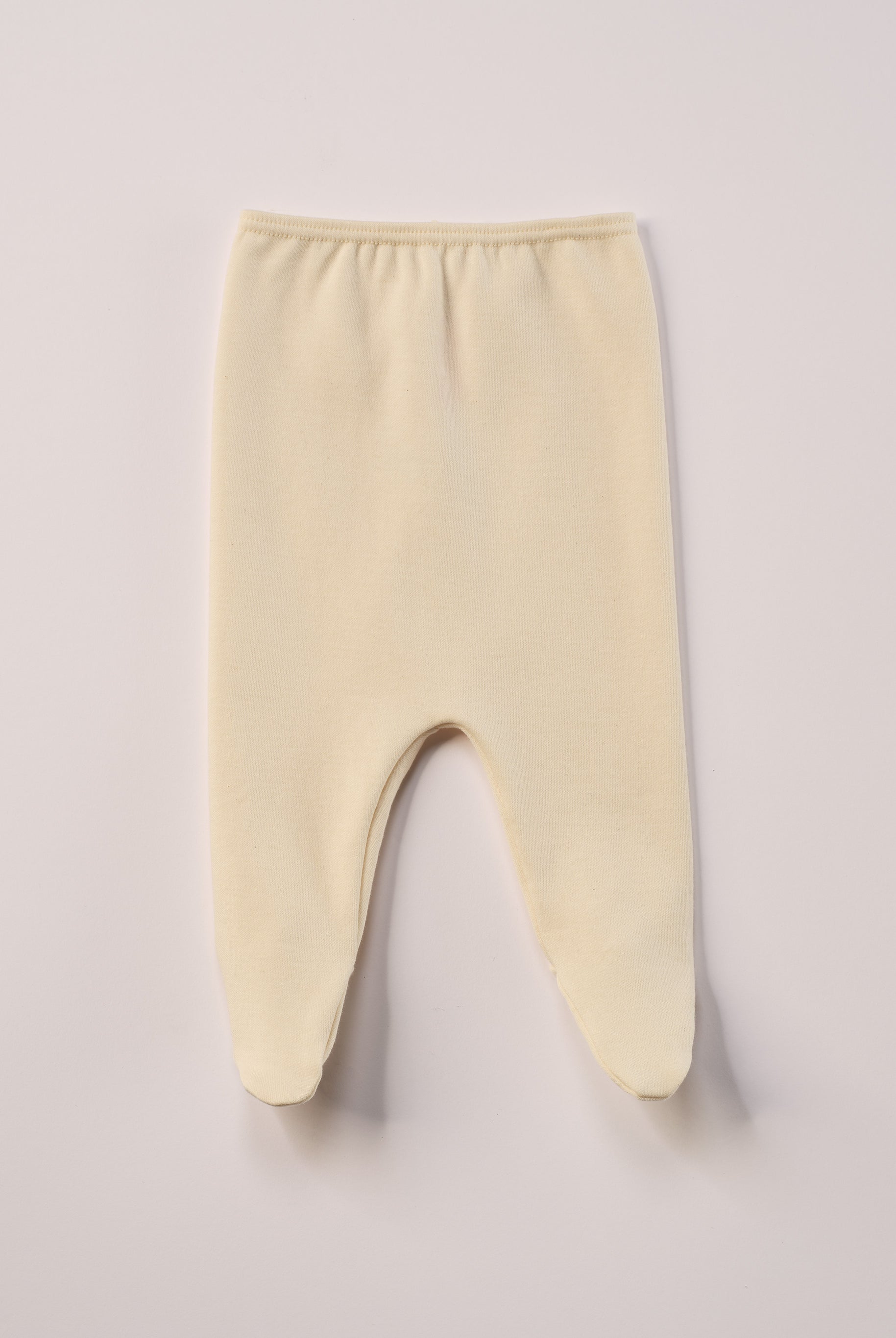 Für die empfindlichste Haut der Welt. Der Organic+ Strampelhose ist aus 100% ungefärbter, ungebleichter, organischer Baumwolle gefertigt — innen mit weichem Flanell, welches Feuchtigkeit aufnimmt und streichelzart auf Babyhaut liegt.