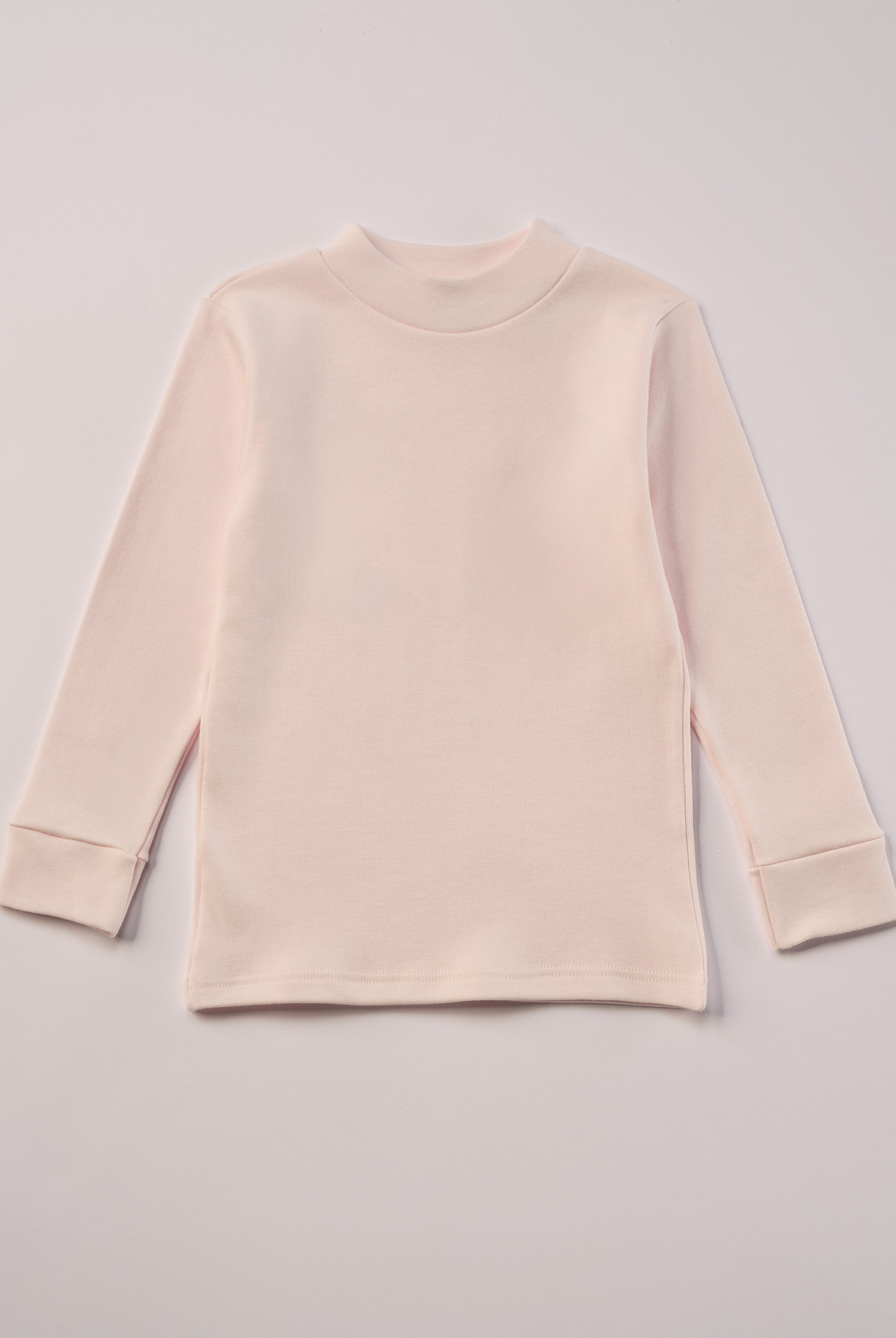 Für aktive Kinder und empfindliche Haut.
Dieses rosa Langarmshirt mit Stehkragen besteht aus hochwertiger, sanft gefärbter und schonend gebleichter organischer Baumwolle aus Italien. Es vereint angenehme Weichheit, Feuchtigkeitsaufnahme und hohen Tragekomfort durch die weiche Flanell-Innenseite. Perfekt für Kita, Schule und jeden Tag.Ein vielseitiges Basic für jede gut durchdachte Grundausstattung.