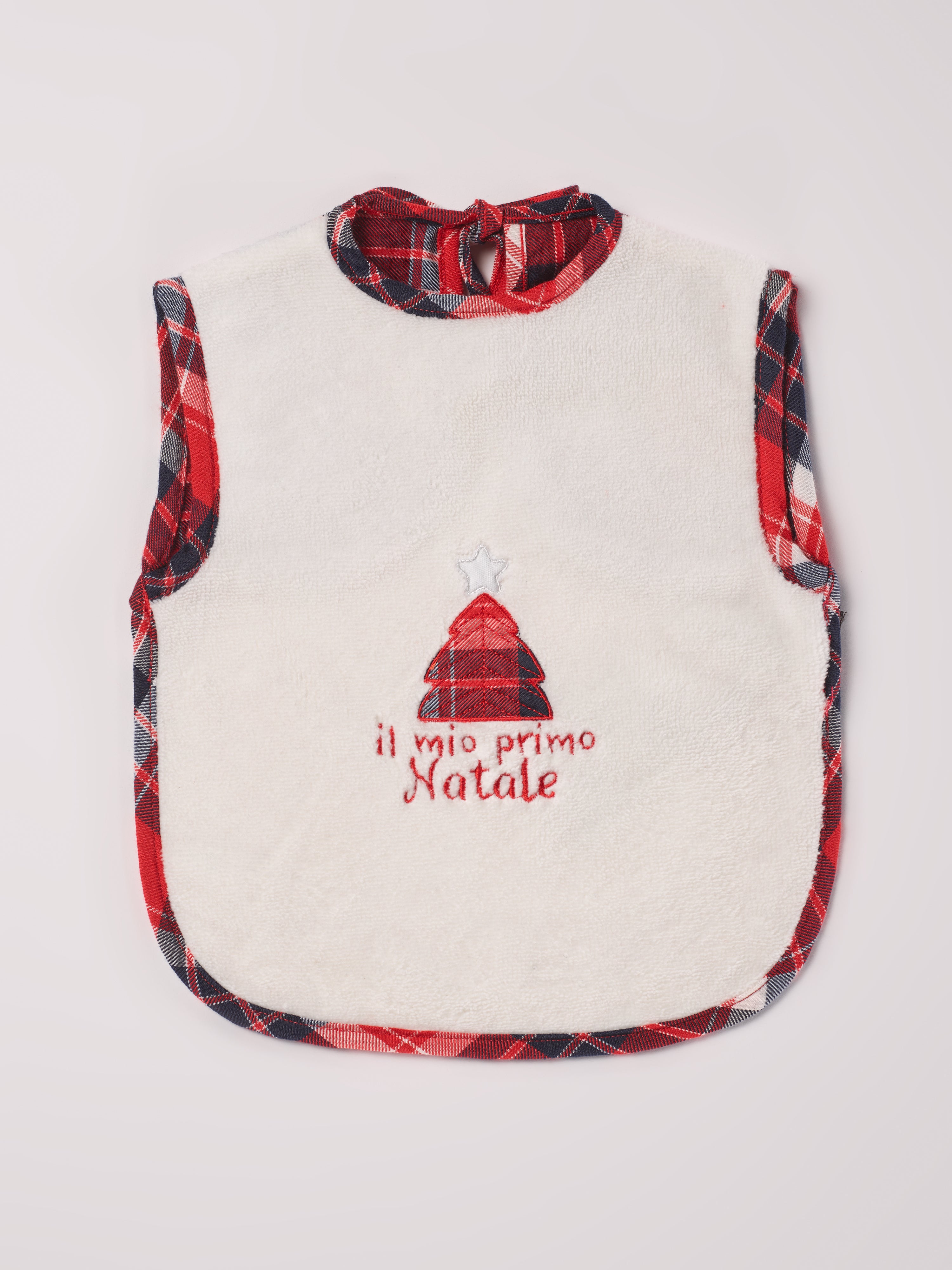 Dieses Baby Lätzchen aus Baumwolle ist der perfekte Begleiter für das erste Weihnachtsfest. Die Größe, Passform und Schulterträger ermöglichen einen rutschfesten Sitz. Das Lätzchen ist mit einem Weihnachtsbaum verziert und mit dem Schriftzug "il mio primo Natale" (Mein erstes Weihnachten) veredelt. Eine ideale Geschenkidee für die Weihnachtszeit!
Höchste Qualität, bestes Preis-Leistungs-Verhältnis MADE IN ITALY.
