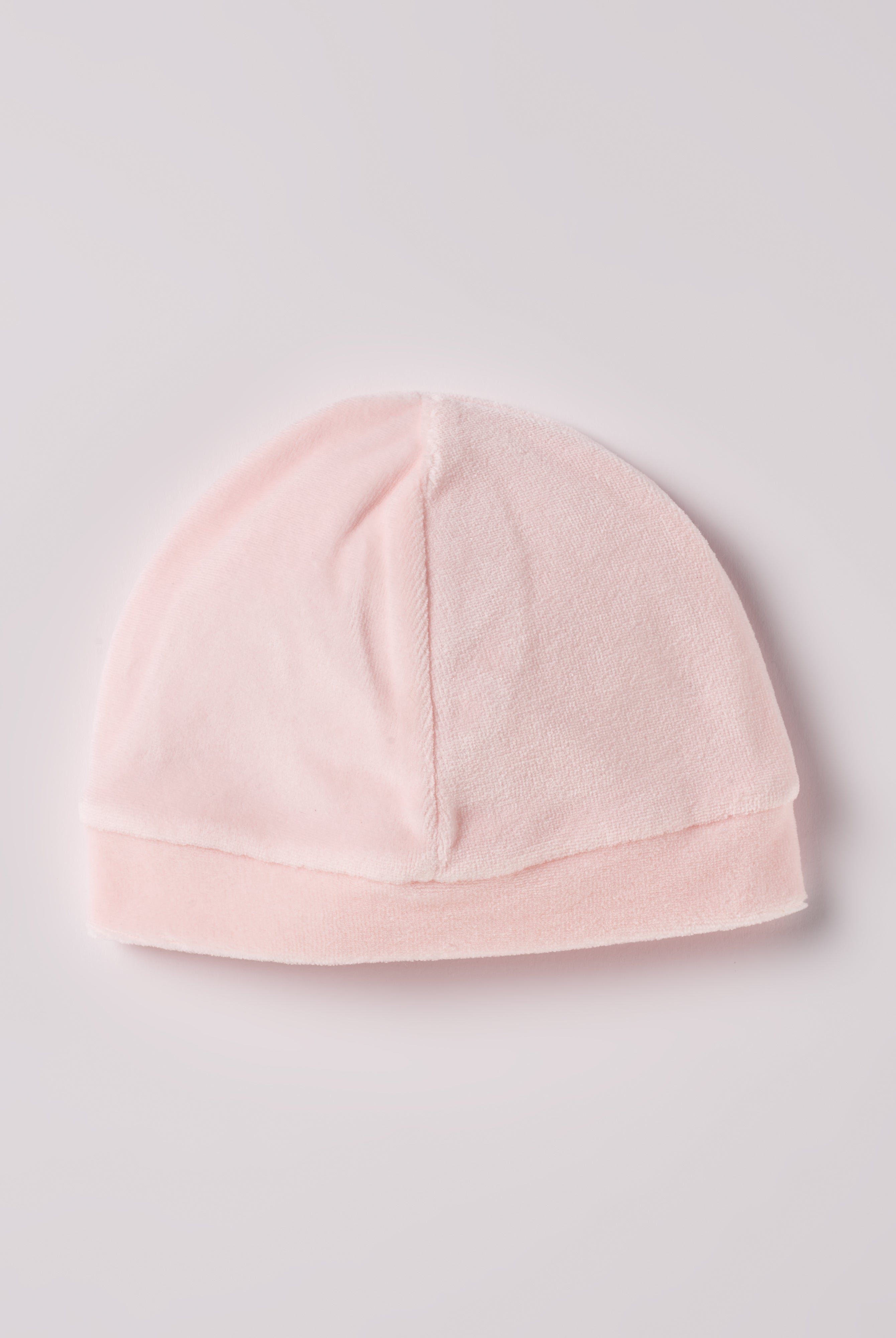 Die weiche und wärmespendende Mütze von AMIO Firenze in rosa ist das perfekte Accessoire für die kalte Jahreszeit. Maximaler Tragekomfort, gepaart mit einer herausragenden Passform aus Samt (Ciniglia).
Höchste Qualität, bestes Preis-Leistungs-Verhältnis MADE IN ITALY.