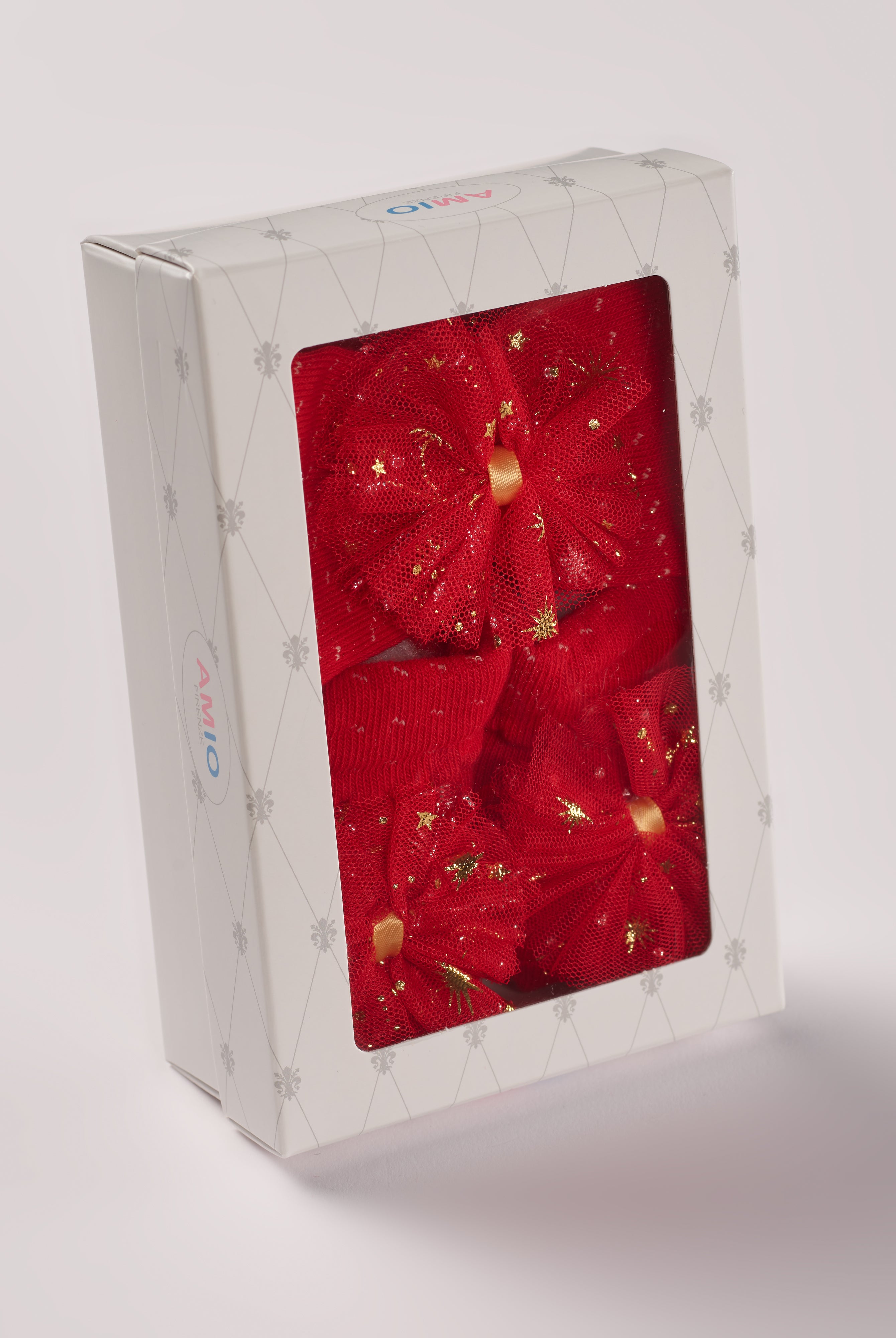 Das niedliche Weihnachts-Set von AMIO Firenze ist die perfekte Geschenkidee für Neugeborene und Kinder bis 3 Monate. Maximaler Tragekomfort, gepaart mit einer herausragenden Passform. Die edlen Blütenapplikationen sorgen für ein chices Weihnachtsoutfit und unvergessliche Bilder. Das Set wird in einer ansprechenden Geschenkbox präsentiert.
Höchste Qualität, bestes Preis-Leistungs-Verhältnis MADE IN ITALY.