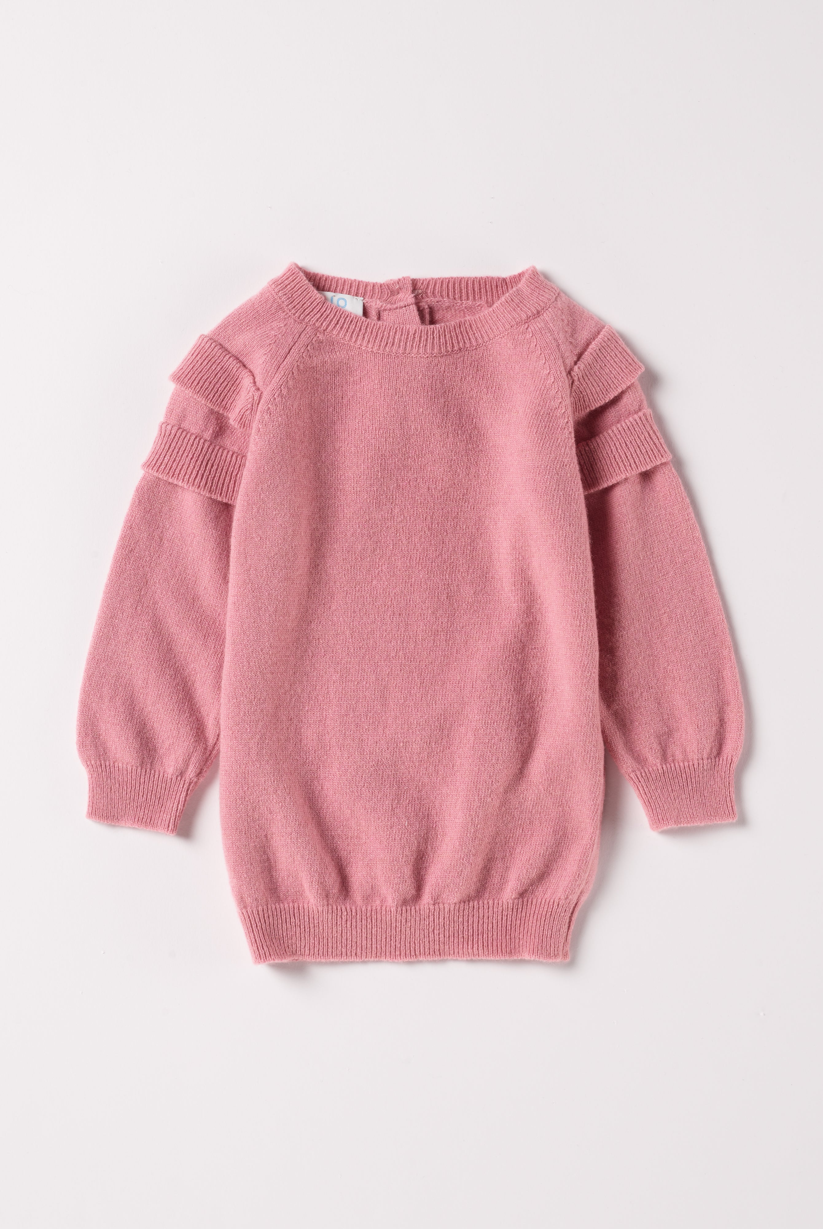 Der weiche und wärmespendende Maxi-Strickpullover von AMIO Firenze ist der perfekte Begleiter für die kalte Jahreszeit. Vielseitig kombinierbar und aufgrund der Materialzusammensetzung strapazierfähig für den Alltag. Die Schulterelemente verleihen dem Pullover einen sportlich eleganten Look. Maximaler Tragekomfort, gepaart mit einer herausragenden Passform.
Höchste Qualität, bestes Preis-Leistungs-Verhältnis MADE IN ITALY.