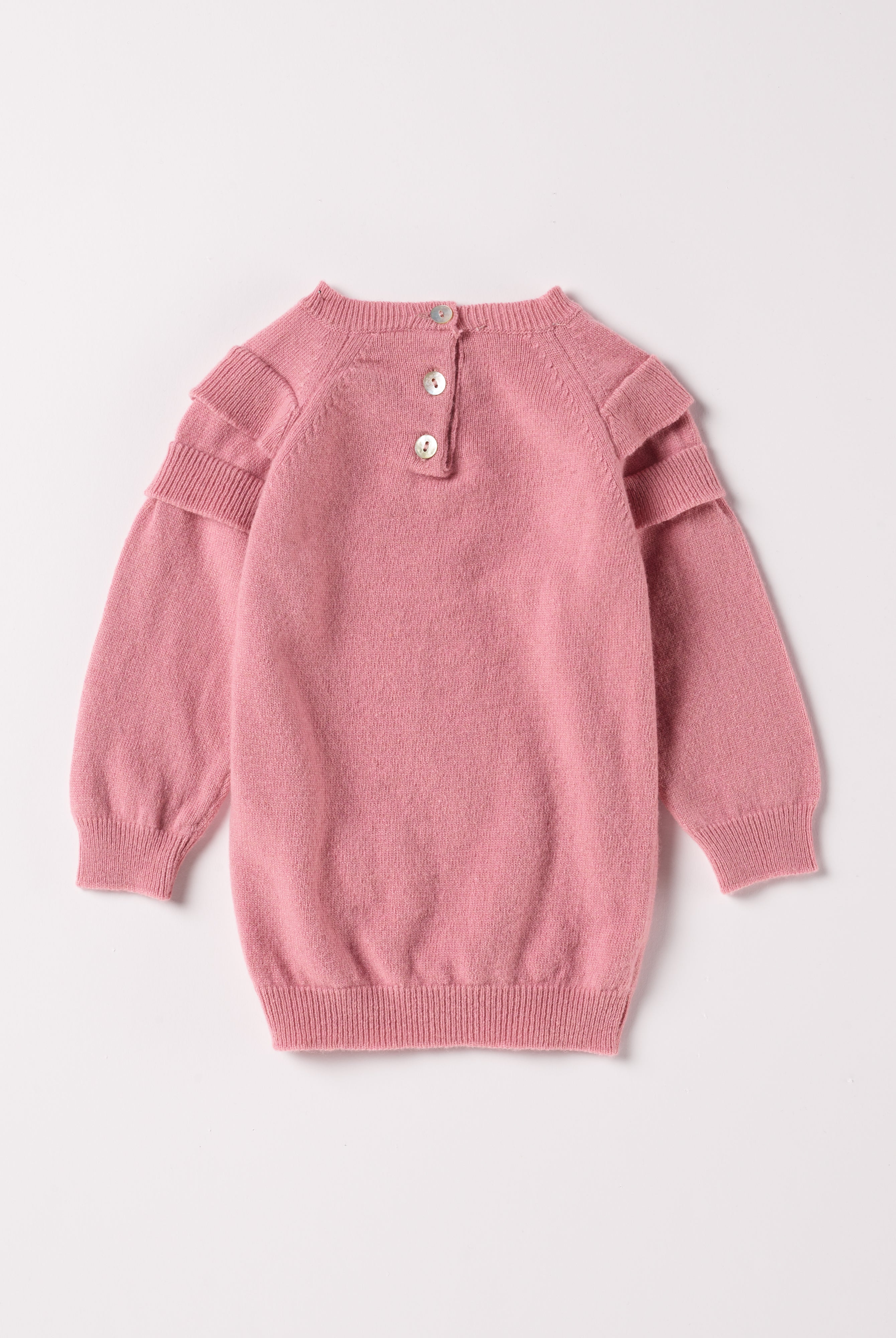 Der weiche und wärmespendende Maxi-Strickpullover von AMIO Firenze ist der perfekte Begleiter für die kalte Jahreszeit. Vielseitig kombinierbar und aufgrund der Materialzusammensetzung strapazierfähig für den Alltag. Die Schulterelemente verleihen dem Pullover einen sportlich eleganten Look. Maximaler Tragekomfort, gepaart mit einer herausragenden Passform.
Höchste Qualität, bestes Preis-Leistungs-Verhältnis MADE IN ITALY.