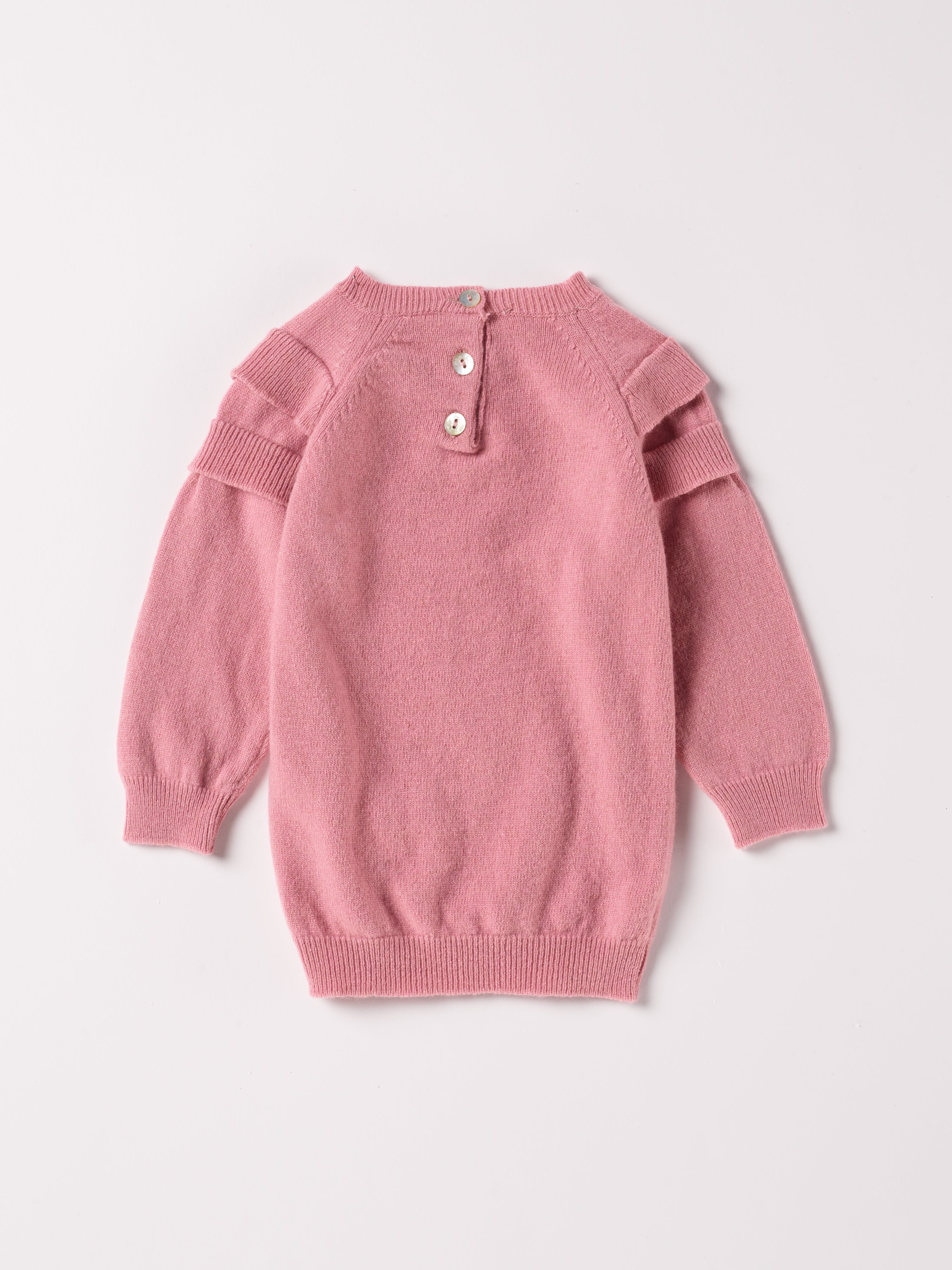 Der weiche und wärmespendende Maxi-Strickpullover von AMIO Firenze ist der perfekte Begleiter für die kalte Jahreszeit. Vielseitig kombinierbar und aufgrund der Materialzusammensetzung strapazierfähig für den Alltag. Die Schulterelemente verleihen dem Pullover einen sportlich eleganten Look. Maximaler Tragekomfort, gepaart mit einer herausragenden Passform.
Höchste Qualität, bestes Preis-Leistungs-Verhältnis MADE IN ITALY.