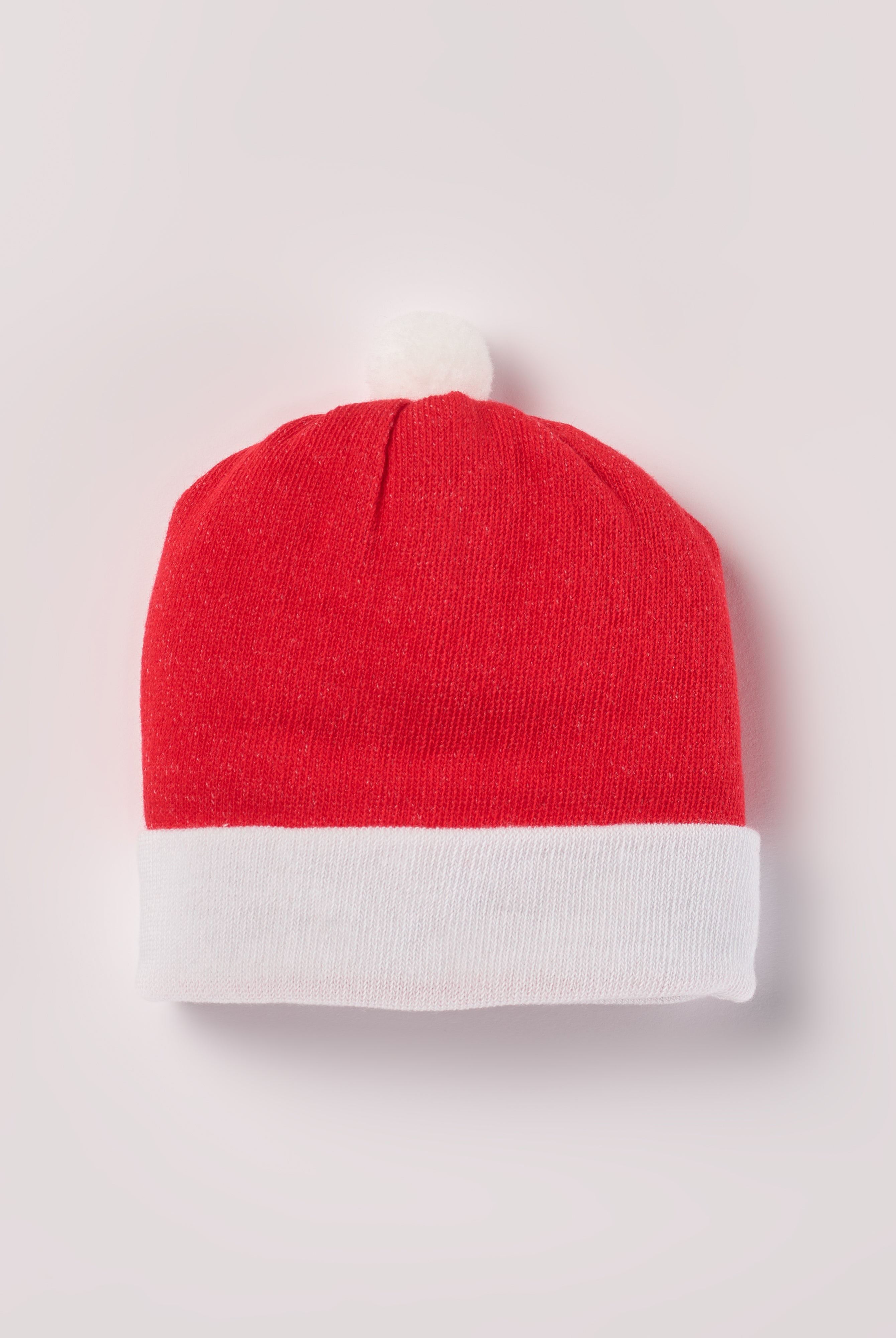 Die Santa Baby Strick Mütze ist die perfekte Kopfbedeckung für Ihr Baby . Mit ihrem Weihnachtsthema und weichen Strick sorgt sie für Wärme und eine festliche Stimmung in der Weihnachtszeit.