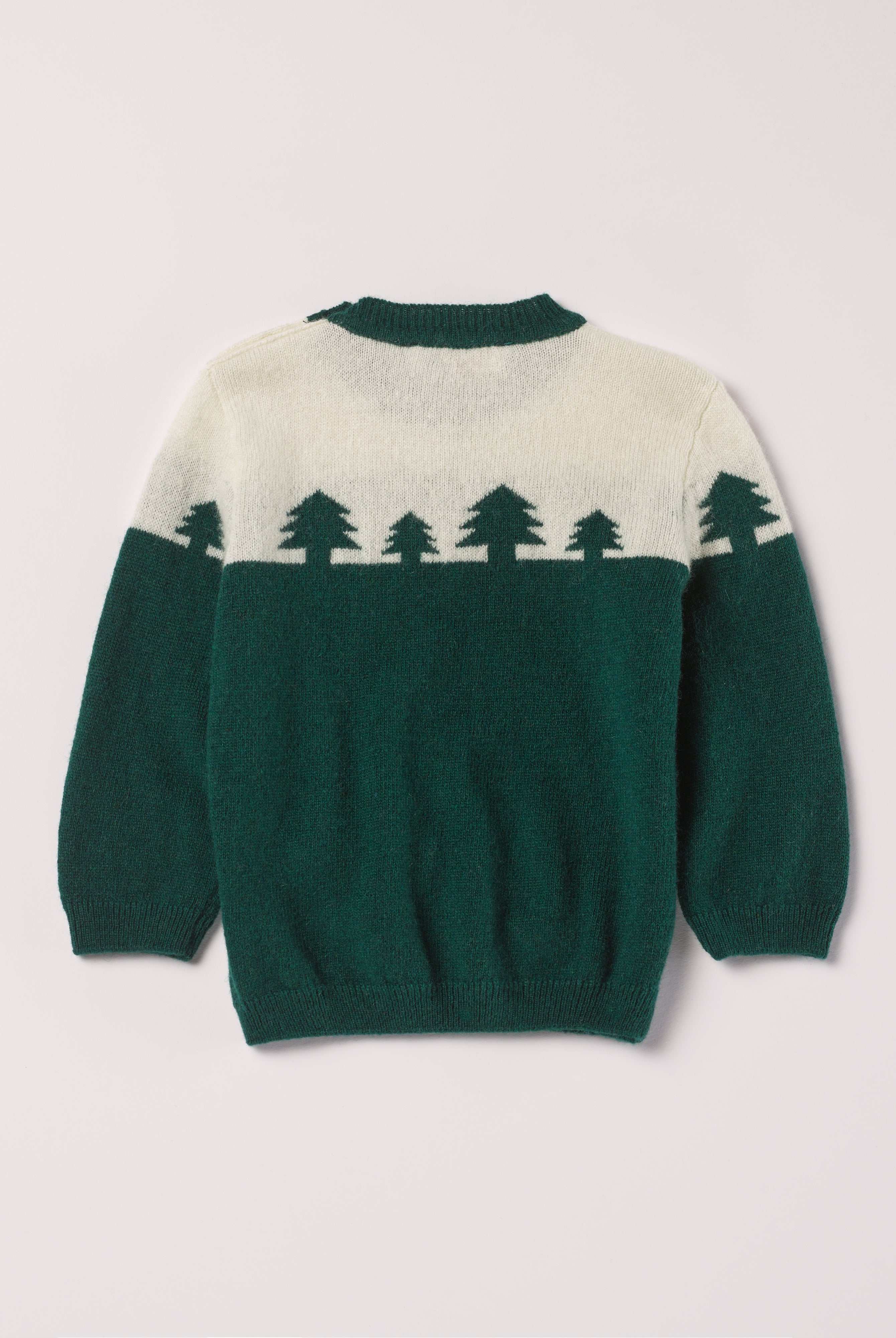 Der weiche und wärmespendende Strickpullover von AMIO Firenze ist der perfekte Begleiter für die kalte Jahreszeit. Vielseitig kombinierbar und aufgrund der Materialzusammensetzung strapazierfähig für den Alltag. Maximaler Tragekomfort, gepaart mit einer herausragenden Passform.
Höchste Qualität, bestes Preis-Leistungs-Verhältnis MADE IN ITALY.