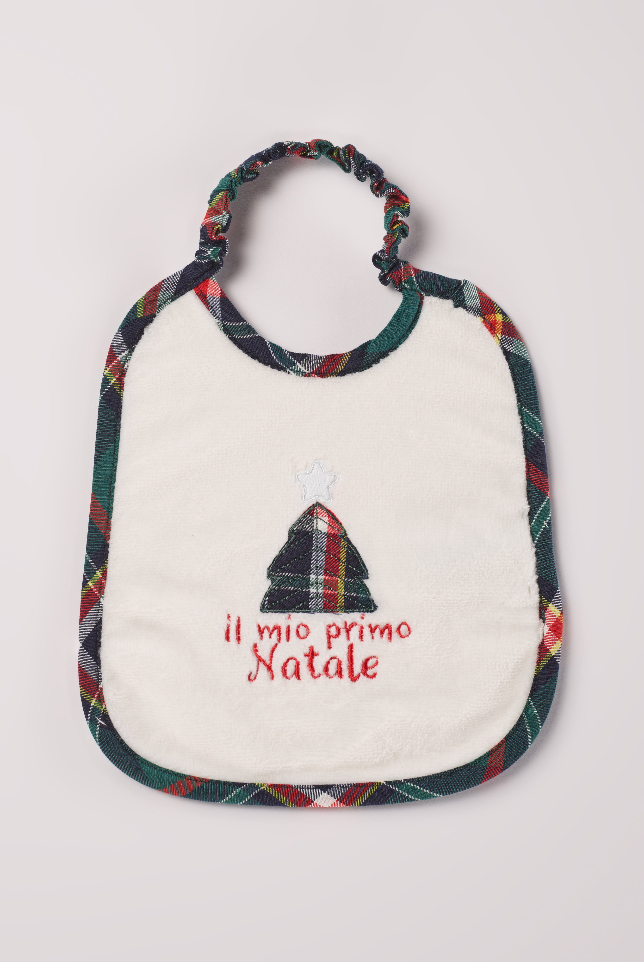 Dieses Baby Lätzchen aus Baumwolle ist der perfekte Begleiter für das erste Weihnachtsfest. Das Lätzchen ist mit einem Weihnachtsbaum verziert und mit dem Schriftzug "il mio primo Natale" (Mein erstes Weihnachten) veredelt. Eine ideale Geschenkidee für die Weihnachtszeit!
Höchste Qualität, bestes Preis-Leistungs-Verhältnis MADE IN ITALY.