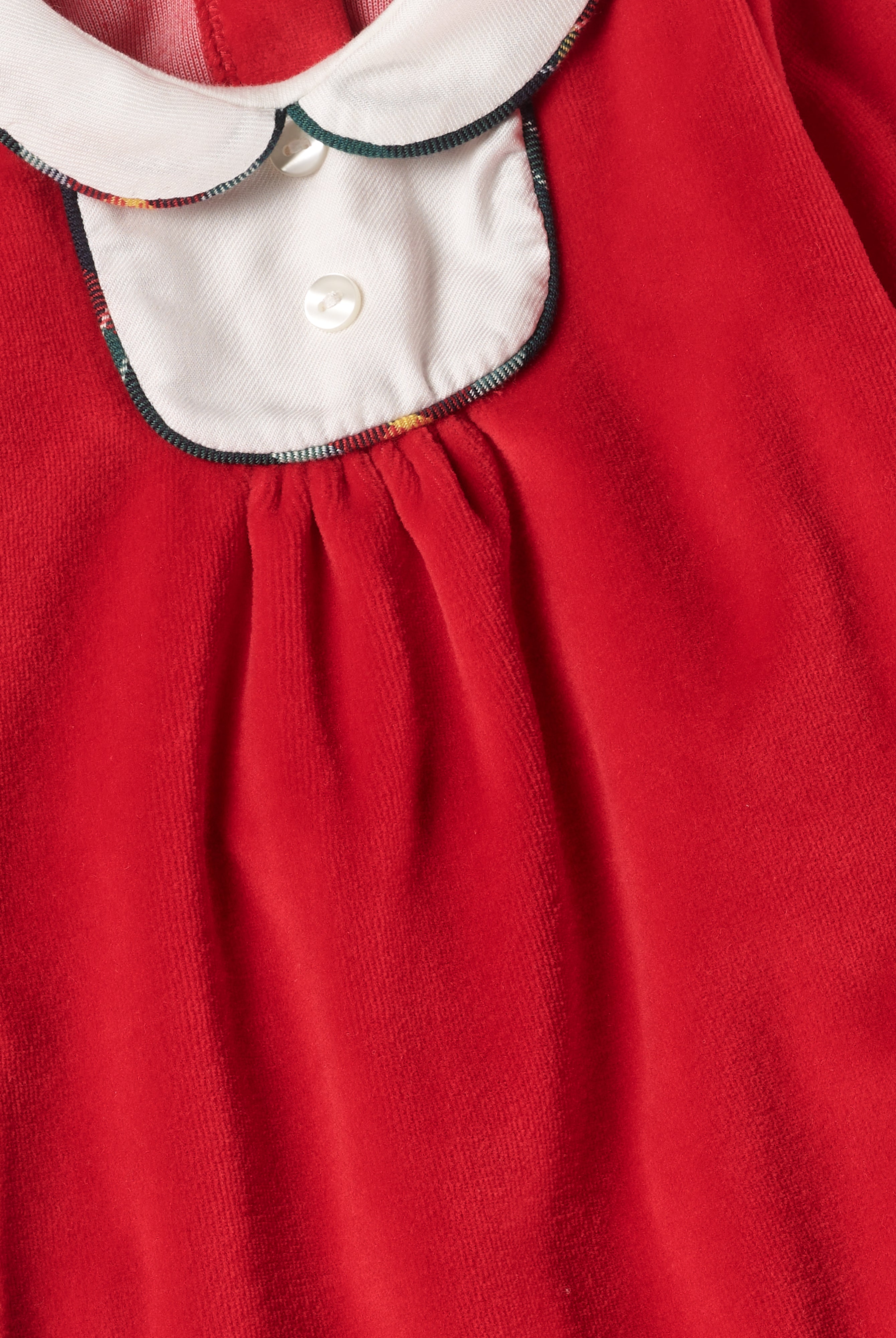 Der weiche und wärmespendende Weihnachtsstrampler von AMIO Firenze mit Kragen ist der perfekte Begleiter für den Alltag in der kalten Jahreszeit. Maximaler Tragekomfort, gepaart mit einer herausragenden Passform aus Samt (Ciniglia). Das Modell hat einen praktischen Schnitt, um etwa die Windel schnell und unkompliziert wechseln zu können.Ein AMIO Firenze Must-Have für jede Grundausstattung.
Höchste Qualität, bestes Preis-Leistungs-Verhältnis MADE IN ITALY.