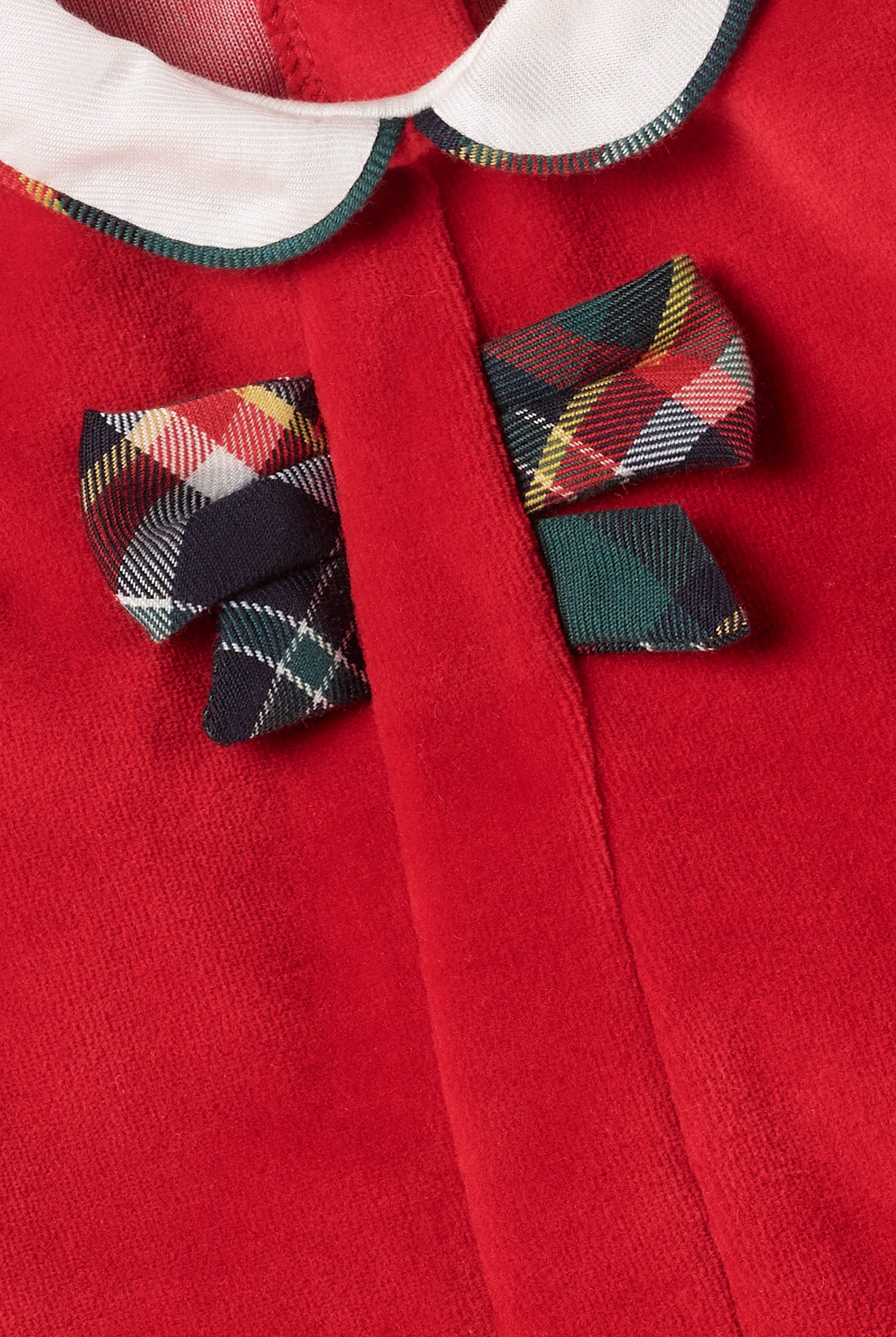 Der weiche und wärmespendende Weihnachtsstrampler von AMIO Firenze mit Kragen und Tartan-Schleife ist der perfekte Begleiter für den Alltag in der kalten Jahreszeit. Maximaler Tragekomfort, gepaart mit einer herausragenden Passform aus Samt (Ciniglia). Das Modell hat einen praktischen Schnitt, um etwa die Windel schnell und unkompliziert wechseln zu können. Ein AMIO Firenze Must-Have für jede Grundausstattung.
Höchste Qualität, bestes Preis-Leistungs-Verhältnis MADE IN ITALY.