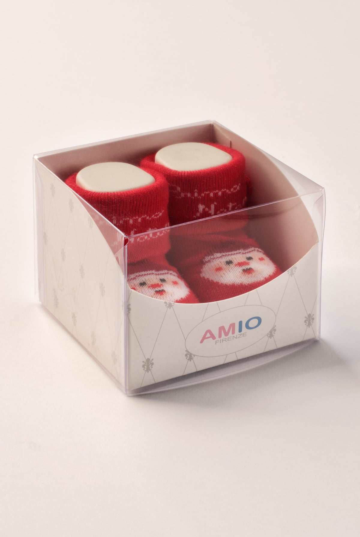 Die weihnachtlichen Baby Booties verfügen über einen niedlichen eingewebten Nikolaus samt Widmung "Primo Natale" und eignen sich perfekt als Geschenk für Babypartys oder als süße Schwangerschaftsankündigung für Freunde und Verwandte während der Weihnachtszeit. Die feine Schnürung bietet besonderen Halt am Fuß. Unsere Scarpine werden in einer ansprechenden Geschenkbox präsentiert.