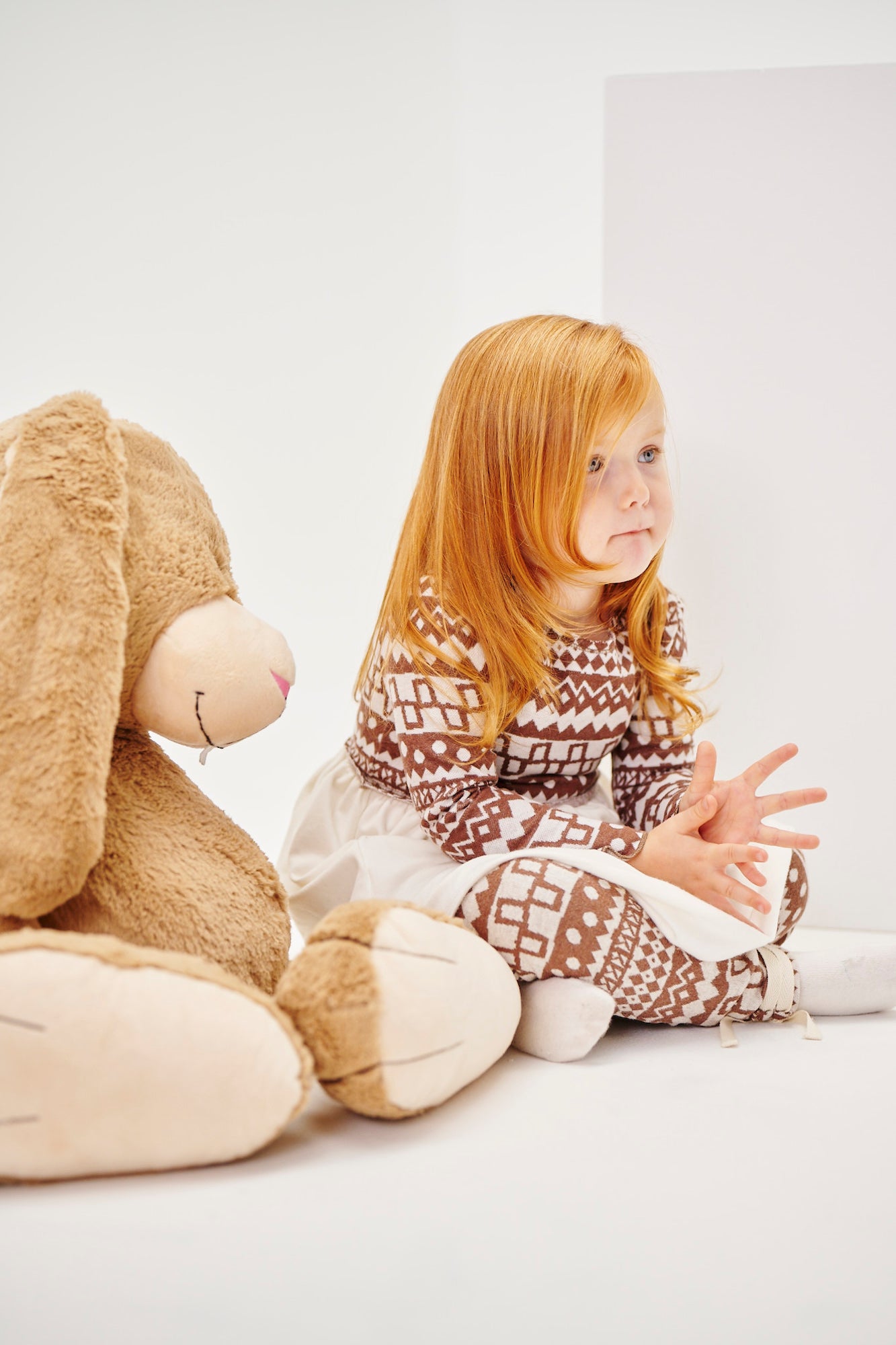 Dieses modische Kleid ist ein eleganter Blickfang im Alltag. Der weiche und wärmespendende Flanell-Baumwollstoff liegt besonders angenehm auf der Haut und sorgt für ein geschmeidiges Tragegefühl. Das moderne Design verleiht jedem Auftritt eine stilvolle Note.
Höchste Qualität, bestes Preis-Leistungs-Verhältnis MADE IN ITALY.