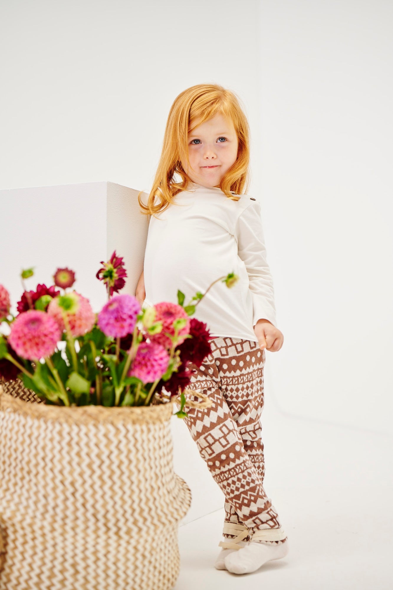 Diese modische Leggings ist ein eleganter Blickfang im Alltag. Der weiche Flanell-Baumwollstoff liegt angenehm auf der Haut und sorgt für ein besonders geschmeidiges Tragegefühl. Das moderne Design verleiht jedem Auftritt eine stilvolle Note.
Höchste Qualität, bestes Preis-Leistungs-Verhältnis MADE IN ITALY.