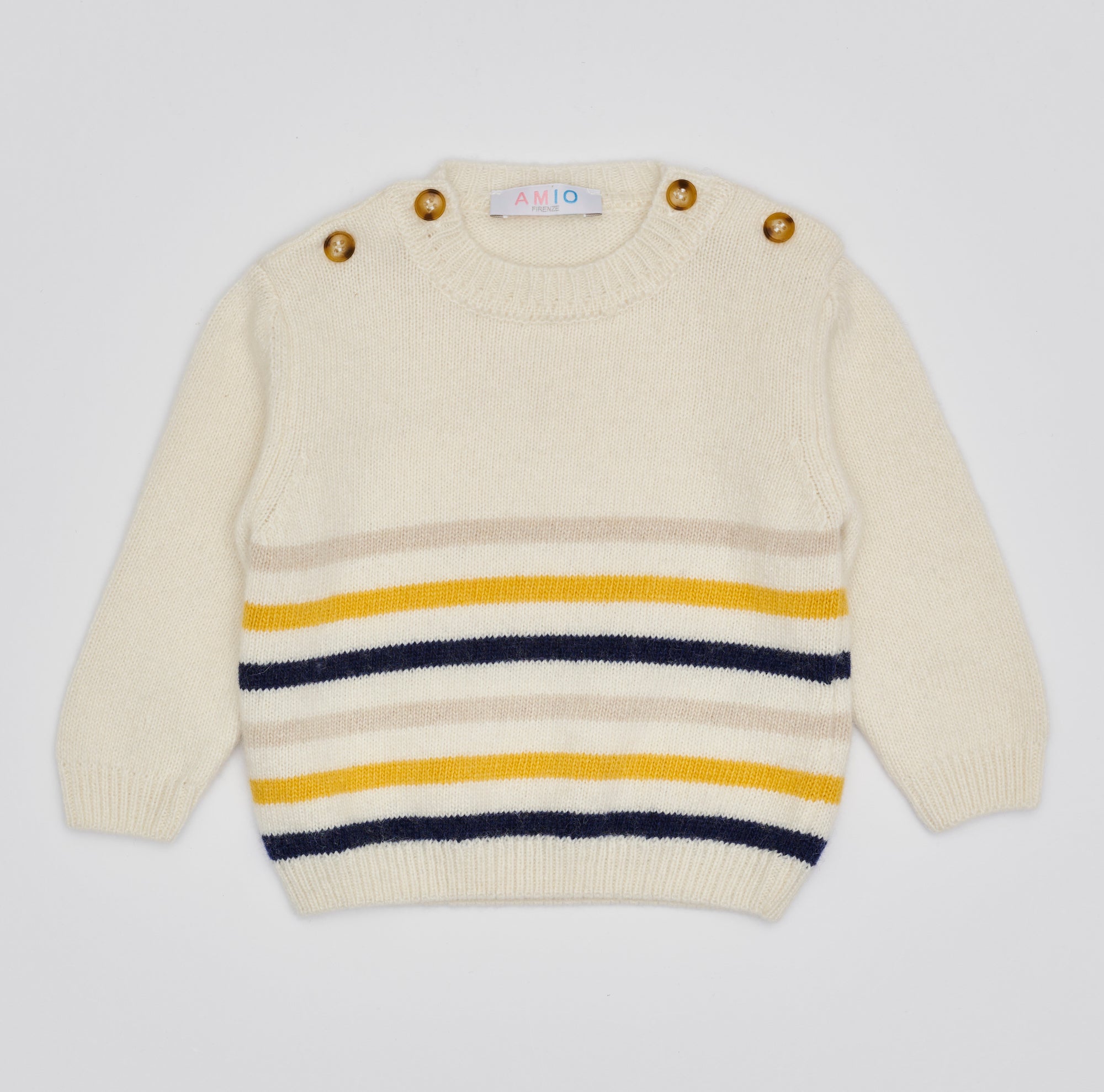 Der weiche und wärmespendende Strickpullover von AMIO Firenze ist der perfekte Begleiter für die kalte Jahreszeit. Vielseitig kombinierbar und aufgrund der Materialzusammensetzung strapazierfähig für den Alltag. Maximaler Tragekomfort, gepaart mit einer herausragenden Passform. Das moderne Design macht den Pullover vielseitig kombinierbar, ob sportlich oder elegant.
Höchste Qualität, bestes Preis-Leistungs-Verhältnis MADE IN ITALY.