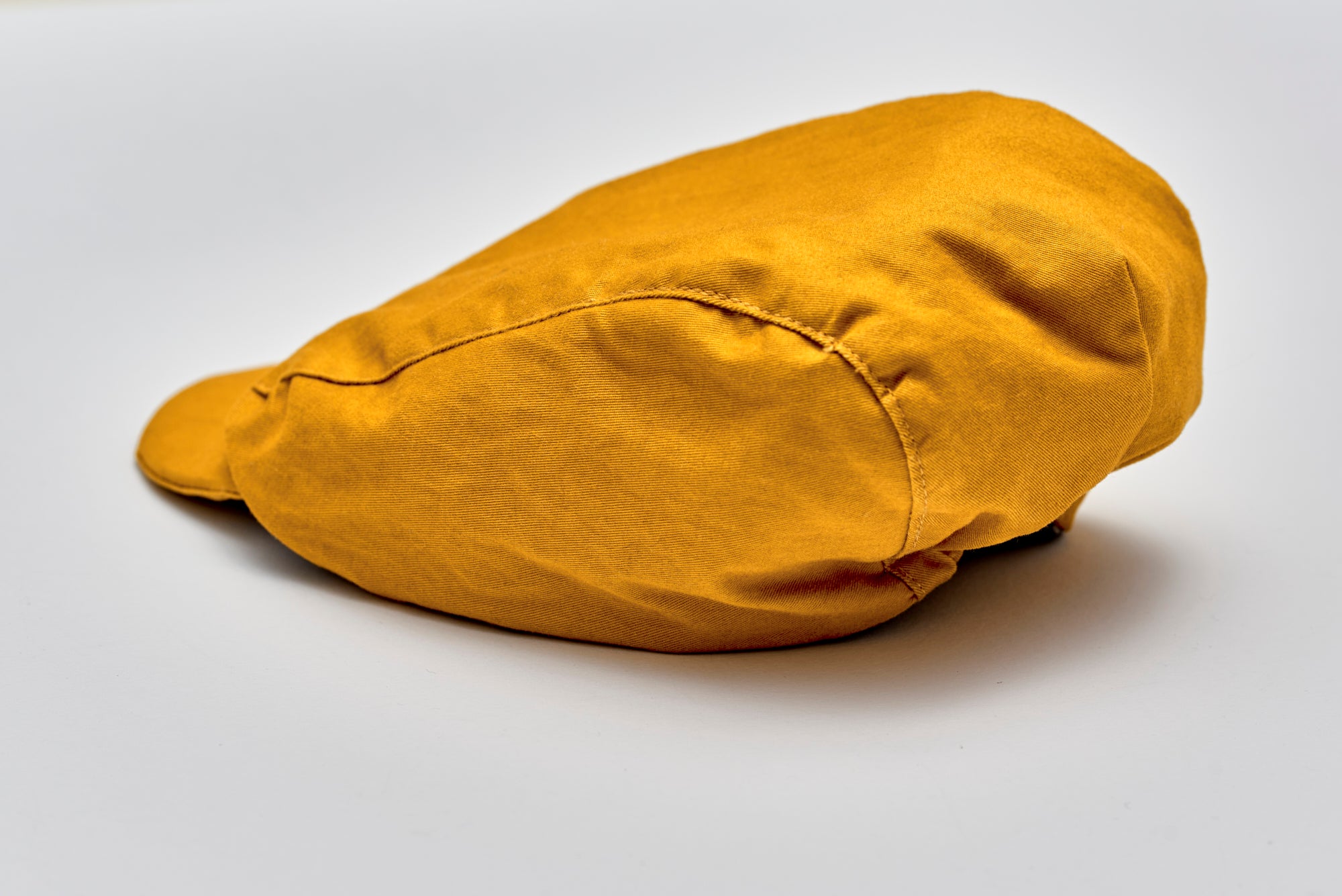 Die senffarbene Schiebermütze von AMIO Firenze vereint klassische Eleganz mit moderner Funktionalität. Gefertigt aus sorgfältig ausgewählten Materialien, bietet sie eine hervorragende Passform und höchsten Tragekomfort – ideal für stilbewusste Kinder.
Der warme Senfton verleiht der traditionellen Form einen zeitgemäßen Akzent und lässt sich vielseitig kombinieren. Die feine Verarbeitung und das weiche Innenfutter sorgen für ein angenehmes Tragegefühl.
Höchste Qualität, bestes Preis-Leistungs-Verhältnis