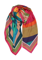 Verwöhnen Sie Ihre Sinne mit der luxuriösen Leichtigkeit italienischer Seide. Das AMIO Firenze Tuch wird aus feinstem Seidentwill gefertigt – einer edlen Gewebeart, die durch ihren dezenten Glanz und ihre geschmeidige Struktur besticht.

Mit kunstvoller, doppelseitiger Bedruckung präsentiert dieses Tuch zwei perfekt harmonierende Designs – für vielseitige Stylingmöglichkeiten und einen Hauch italienischer Raffinesse bei jedem Look.

Perfekt als hochwertiges Geschenk – zeitlos schön und luxuriös verpackt.