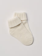 AMIO Firenze Wollsocken aus 100% reiner Wolle bieten einen unvergleichlichen Komfort und spenden natürliche Wärme. Diese Socken halten die Füße Ihres Kindes den ganzen Tag angenehm warm und sind dabei atmungsaktiv, um ein frisches Tragegefühl zu gewährleisten. Ideal für kalte Tage und lange Stunden in Schuhen bieten sie eine weiche, langlebige Qualität, die man nicht mehr missen möchten. Investieren Sie in Wohlbefinden und Funktionalität – Made in Italy.

Höchste Qualität, bestes Preis-Leistungs-Verhältnis 