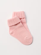 AMIO Firenze Wollsocken aus 100% reiner Wolle bieten einen unvergleichlichen Komfort und spenden natürliche Wärme. Diese Socken halten die Füße Ihres Kindes den ganzen Tag angenehm warm und sind dabei atmungsaktiv, um ein frisches Tragegefühl zu gewährleisten. Ideal für kalte Tage und lange Stunden in Schuhen bieten sie eine weiche, langlebige Qualität, die man nicht mehr missen möchten. Investieren Sie in Wohlbefinden und Funktionalität – Made in Italy.

Höchste Qualität, bestes Preis-Leistungs-Verhältnis 