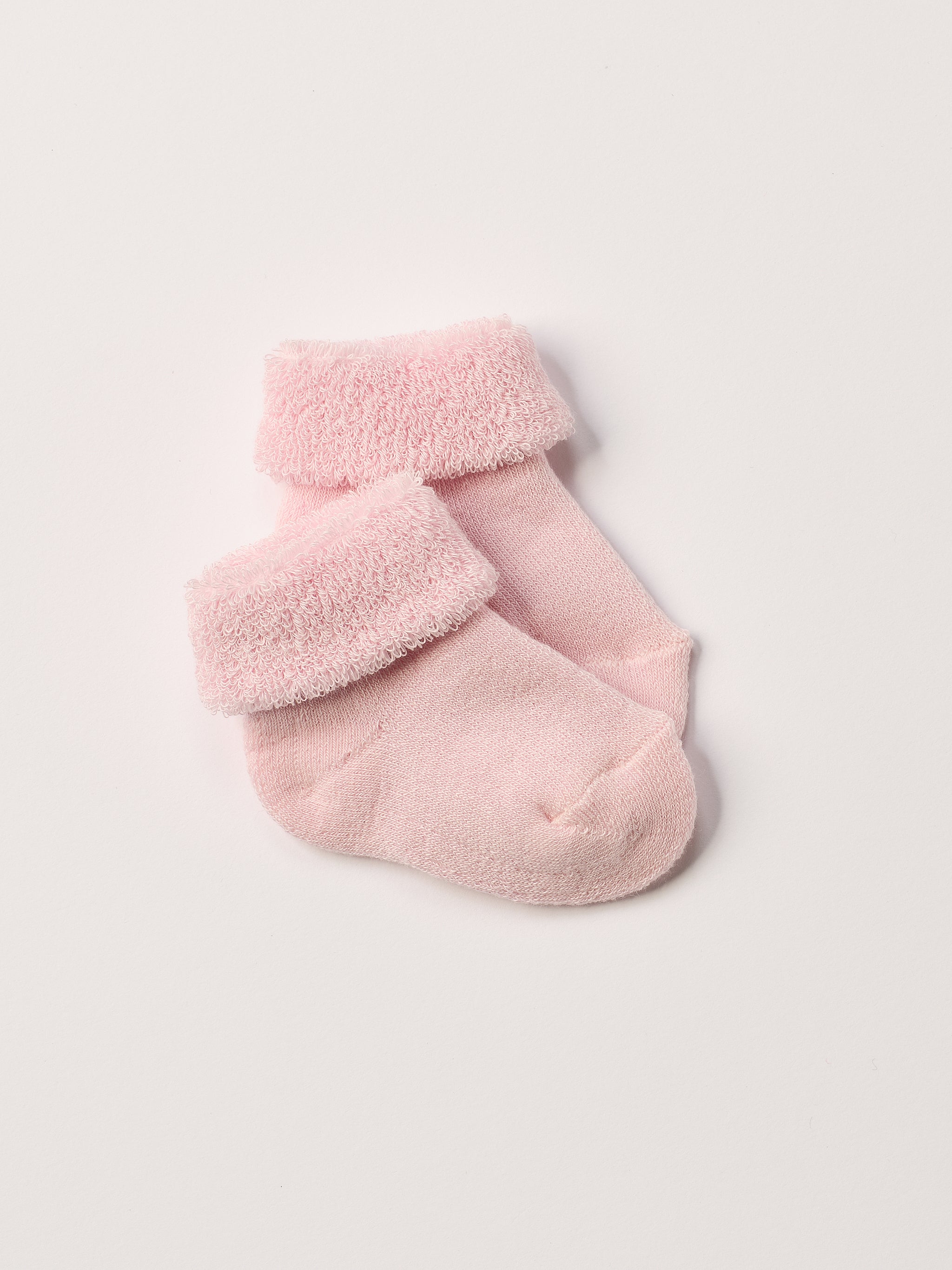 Die flauschigen Baby-Söckchen von AMIO Firenze bieten maximalen Tragekomfort und brillieren mit ihrer Passform. Das weiche und warmhaltende Material fühlt sich besonders gemütlich an. Der Sockenschaft lässt sich bequem anpassen. Ein Must-Have für jede Grundausstattung.

Höchste Qualität, bestes Preis-Leistungs-Verhältnis MADE IN ITALY.