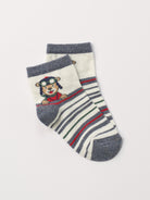 Die verspielten Baby-Söckchen von AMIO Firenze bieten maximalen Tragekomfort und brillieren mit ihrer Passform. Das eingewebte Bärchen-Motiv ist besonders niedlich. Ein Must-Have für jede Grundausstattung.

Höchste Qualität, bestes Preis-Leistungs-Verhältnis MADE IN ITALY.