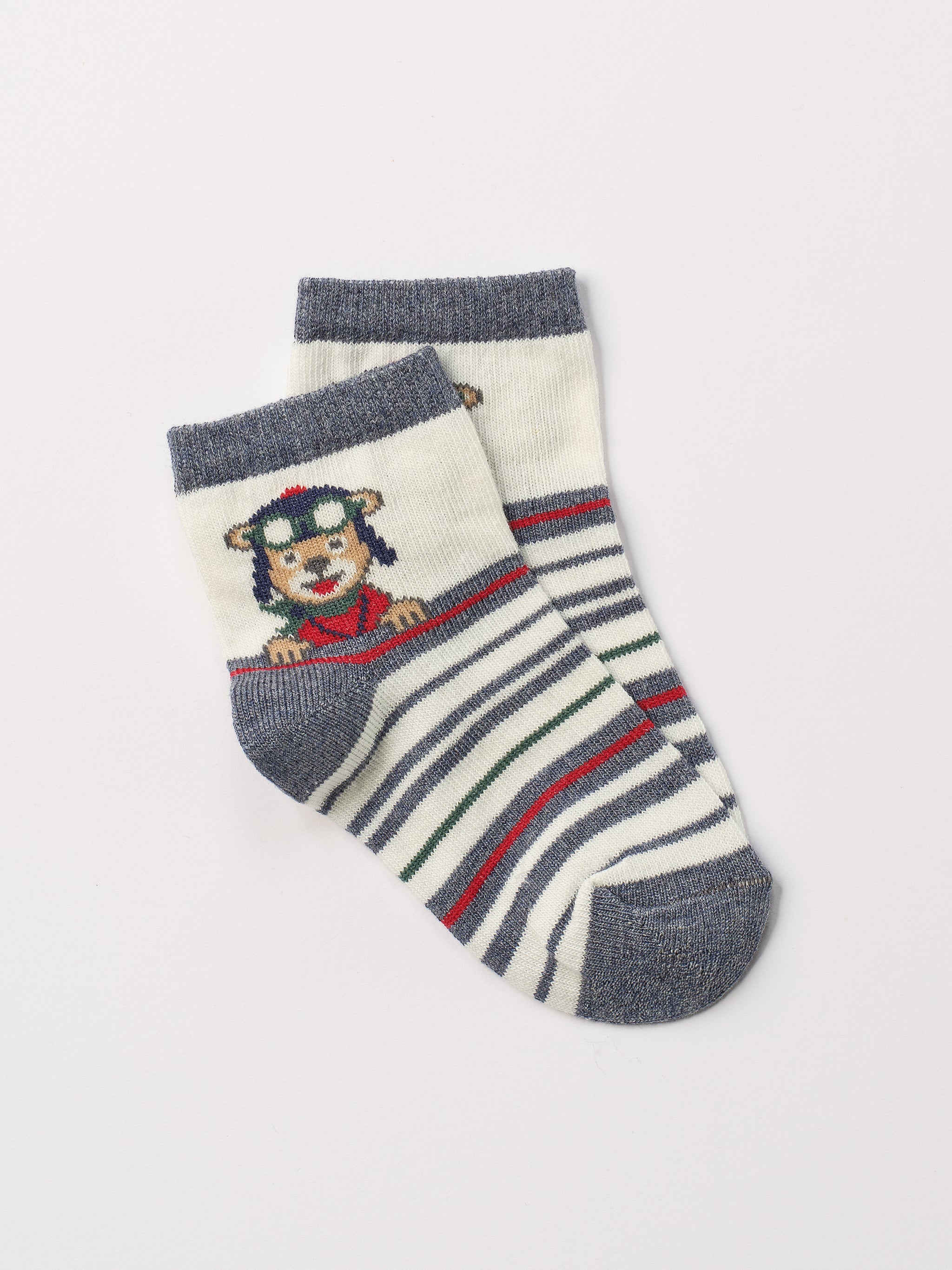 Die verspielten Baby-Söckchen von AMIO Firenze bieten maximalen Tragekomfort und brillieren mit ihrer Passform. Das eingewebte Bärchen-Motiv ist besonders niedlich. Ein Must-Have für jede Grundausstattung.

Höchste Qualität, bestes Preis-Leistungs-Verhältnis MADE IN ITALY.