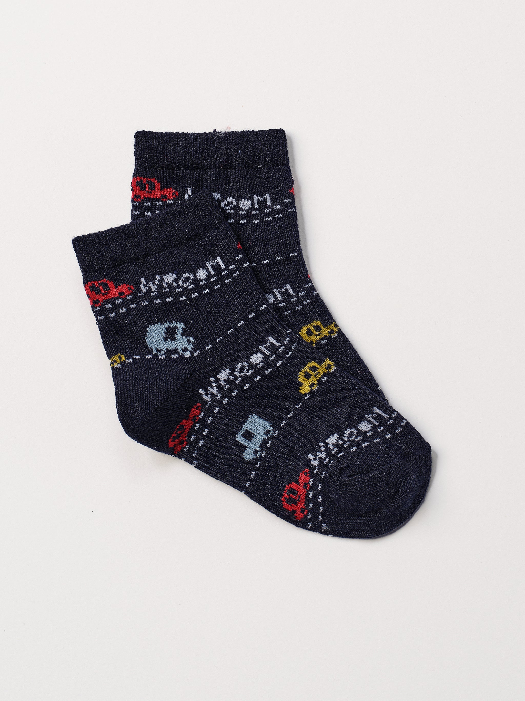 Die verspielten Baby-Söckchen von AMIO Firenze bieten maximalen Tragekomfort und brillieren mit ihrer Passform. Das eingewebte Autos machen das Sockenpaar besonders niedlich. Ein Must-Have für jede Grundausstattung.

Höchste Qualität, bestes Preis-Leistungs-Verhältnis MADE IN ITALY.