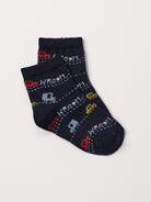 Die verspielten Baby-Söckchen von AMIO Firenze bieten maximalen Tragekomfort und brillieren mit ihrer Passform. Das eingewebte Autos machen das Sockenpaar besonders niedlich. Ein Must-Have für jede Grundausstattung.

Höchste Qualität, bestes Preis-Leistungs-Verhältnis MADE IN ITALY.