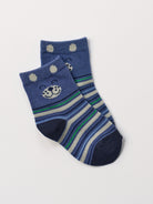 Die verspielten Baby-Söckchen von AMIO Firenze bieten maximalen Tragekomfort und brillieren mit ihrer Passform. Das eingewebte Hunde-Motiv ist besonders niedlich. Ein Must-Have für jede Grundausstattung.

Höchste Qualität, bestes Preis-Leistungs-Verhältnis MADE IN ITALY.