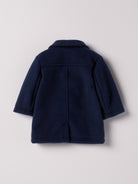 Der stilvolle, blaue Herbstmantel von AMIO Firenze ist der ideale Begleiter für kühle Tage. Das weiche, angenehm wärmende Material bietet hohen Tragekomfort, während die sorgfältige Verarbeitung und perfekte Passform für eine moderne Silhouette sorgen. Dank seiner Strapazierfähigkeit eignet sich der Mantel sowohl für den Alltag als auch für besondere Anlässe.


Höchste Qualität, bestes Preis-Leistungs-Verhältnis MADE IN ITALY.