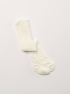 Ein zeitloser Klassiker und Grundausstattung für Ihr Baby Mädchen: Die cremefarbige Strumpfhose von&nbsp;AMIO Firenze. Diese Kinder-Strumpfhose ist vielseitig kombinierbar und verleiht jedem Outfit eine elegante Note durch die eingewebten Herzen. Die Strumpfhosen zeichnen sich durch einen besonders hohen Tragekomfort aus. Sie verrutschen nicht und halten ihre Form.

Höchste Qualität, bestes Preis-Leistungs-Verhältnis MADE IN ITALY.