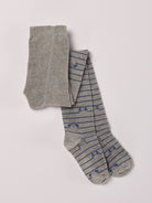 Ein zeitloser Klassiker und Grundausstattung für Ihren Baby Jungen: Die graue Strumpfhose von AMIO Firenze mit eingewebtem Bärchen Motiv und Streifen. Diese Kinder-Strumpfhose ist vielseitig kombinierbar und verleiht jedem Outfit eine elegante Note.

Höchste Qualität, bestes Preis-Leistungs-Verhältnis MADE IN ITALY.