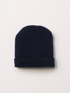 Die weiche und wärmespendende Mütze von AMIO Firenze ist das perfekte Accessoire für die kalte Jahreszeit. Maximaler Tragekomfort, gepaart mit einer herausragenden Passform. Die Materialzusammensetzung macht die Mütze elastisch und lässt diese auch mitwachsen. Der Mützenumschlag lässt sich nach unten klappen, sodass man mindestens eine weitere Größe gewinnt.

Höchste Qualität, bestes Preis-Leistungs-Verhältnis MADE IN ITALY.