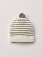 Die weiche und wärmespendende Mütze von AMIO Firenze ist das perfekte Accessoire für die kalte Jahreszeit. Maximaler Tragekomfort, gepaart mit einer herausragenden Passform. Die Materialzusammensetzung macht die Mütze elastisch und lässt diese auch mitwachsen. Der Mützenumschlag lässt sich nach unten klappen, sodass man mindestens eine weitere Größe gewinnt.

Höchste Qualität, bestes Preis-Leistungs-Verhältnis MADE IN ITALY.