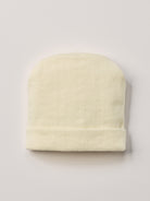 Die weiche und wärmespendende Strickmütze von AMIO Firenze ist das perfekte Accessoire für die kalte Jahreszeit. Maximaler Tragekomfort, gepaart mit einer herausragenden Passform. Die Materialzusammensetzung macht die Mütze elastisch und lässt diese auch mitwachsen. Der Mützenumschlag lässt sich auch nach unten klappen, sodass man mindestens eine weitere Größe gewinnt.

Höchste Qualität, bestes Preis-Leistungs-Verhältnis MADE IN ITALY.