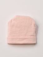 Die weiche und wärmespendende Strickmütze von AMIO Firenze ist das perfekte Accessoire für die kalte Jahreszeit. Maximaler Tragekomfort, gepaart mit einer herausragenden Passform. Die Materialzusammensetzung macht die Mütze elastisch und lässt diese auch mitwachsen. Der Mützenumschlag lässt sich auch nach unten klappen, sodass man mindestens eine weitere Größe gewinnt.

Höchste Qualität, bestes Preis-Leistungs-Verhältnis MADE IN ITALY.