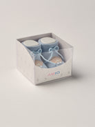 Die Baby Booties verfügen über eine niedliche Bärchen-Applikation und eignen sich perfekt als Geschenk für Babypartys oder als süße Schwangerschaftsankündigung für Freunde und Verwandte. Die feine Schnürung bietet besonderen Halt am Fuß. Unsere Scarpine werden in einer ansprechenden Geschenkbox präsentiert.&nbsp;

Höchste Qualität, bestes Preis-Leistungs-Verhältnis MADE IN ITALY.