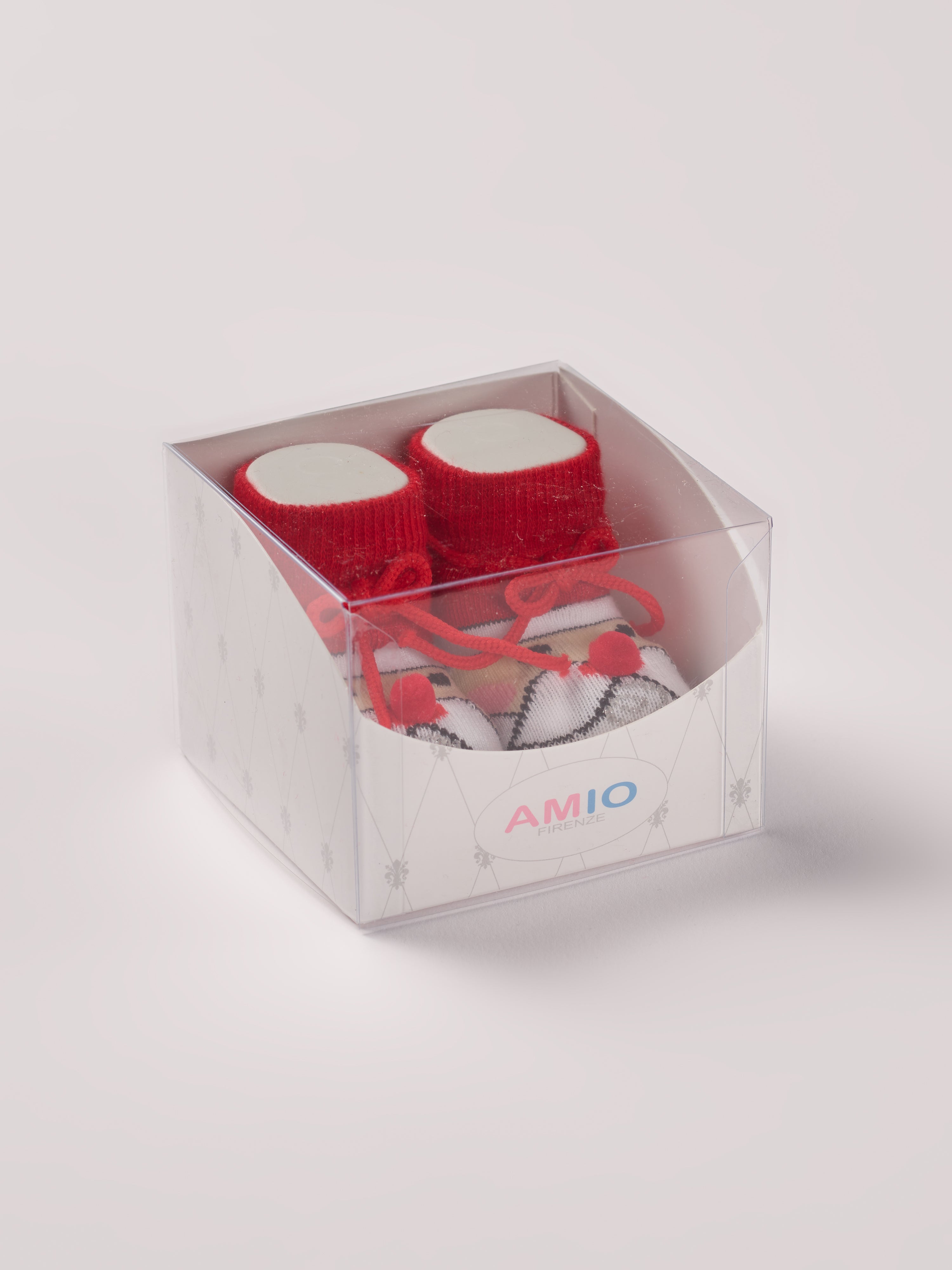 Die weihnachtlichen Baby Booties verfügen über einen niedlich eingewebten Santa und eignen sich perfekt als Geschenk für Babypartys oder als süße Schwangerschaftsankündigung für Freunde und Verwandte während der Weihnachtszeit. Die feine Schnürung bietet besonderen Halt am Fuß. Unsere Scarpine werden in einer ansprechenden Geschenkbox präsentiert.