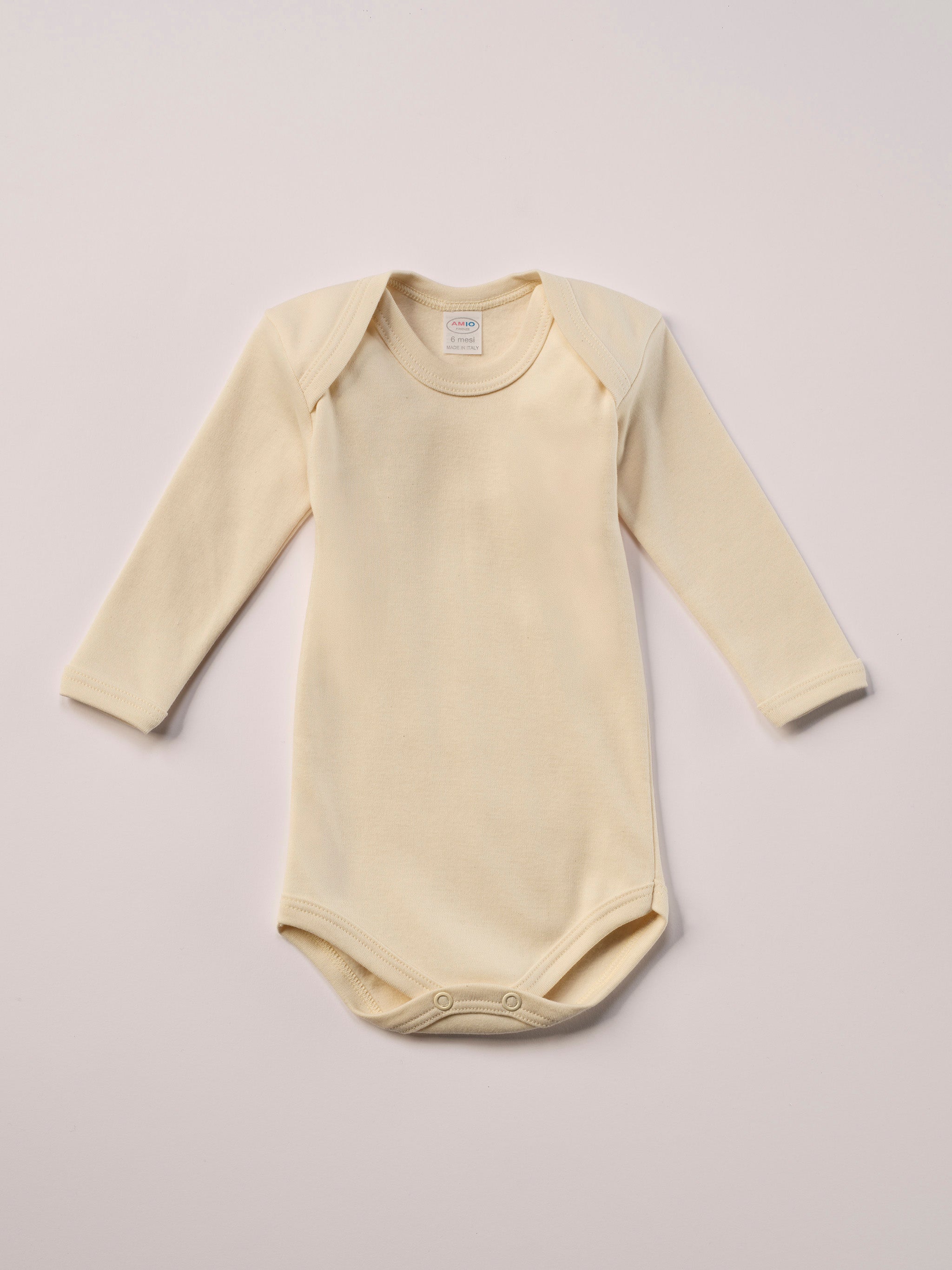 Für die empfindlichste Haut der Welt. Der Organic+ Body ist aus 100% ungefärbter, ungebleichter, organischer Baumwolle gefertigt — innen mit weichem Flanell, welches Feuchtigkeit aufnimmt und streichelzart auf Babyhaut liegt.