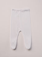 Für die sensibelste Haut der Welt. Diese weiße, beige, rosa Baby Strampelhose besteht aus 100% Viskose aus Bambuszellulose — einem außergewöhnlich weichen, atmungsaktiven Material mit temperaturausgleichenden Eigenschaften. Ideal für zarte Babyhaut und maximalen Komfort im Alltag.